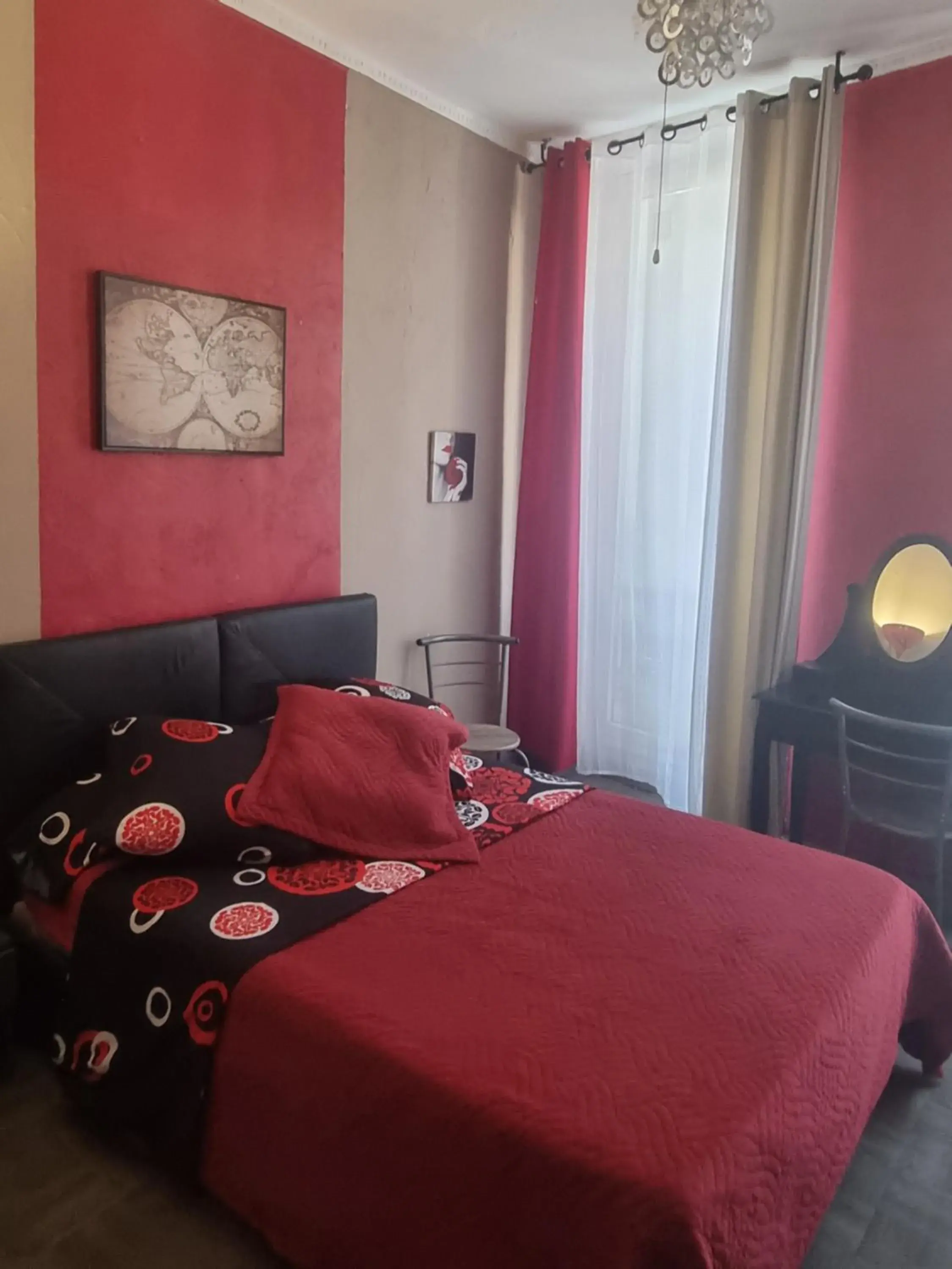 Double Room with Private Bathroom in Hôtel des allées Double Room with Private Bathroom in Hôtel des allées