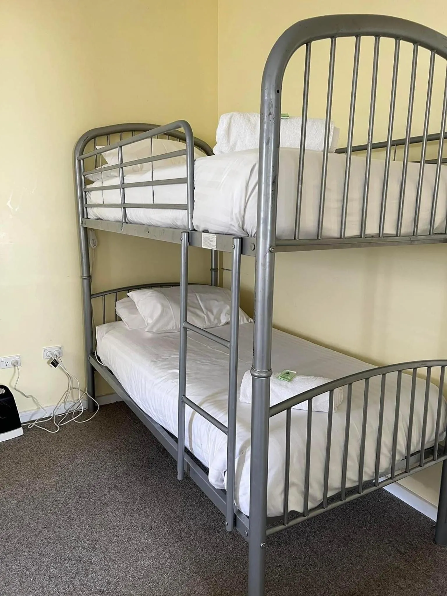 bunk bed, Bed in Mountain View Motel