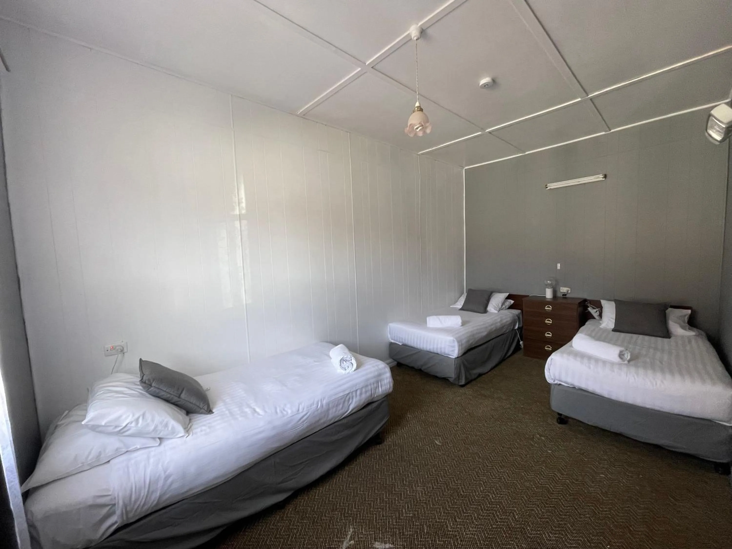 Bed in Mountain View Motel