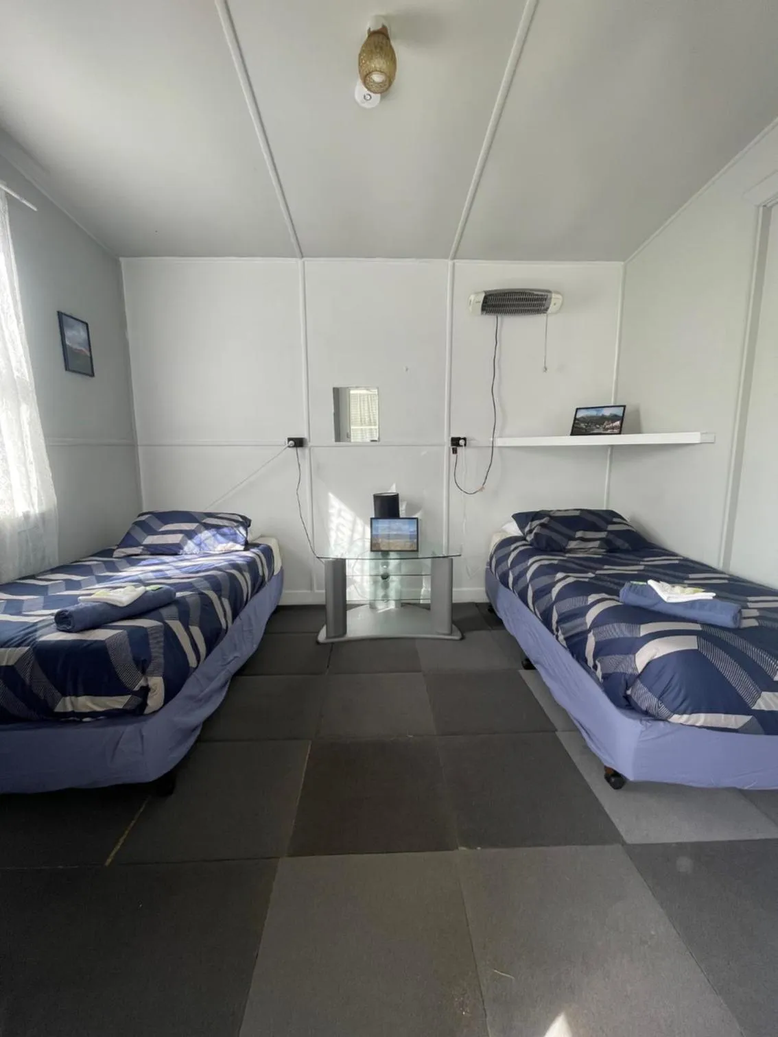 Bed in Mountain View Motel