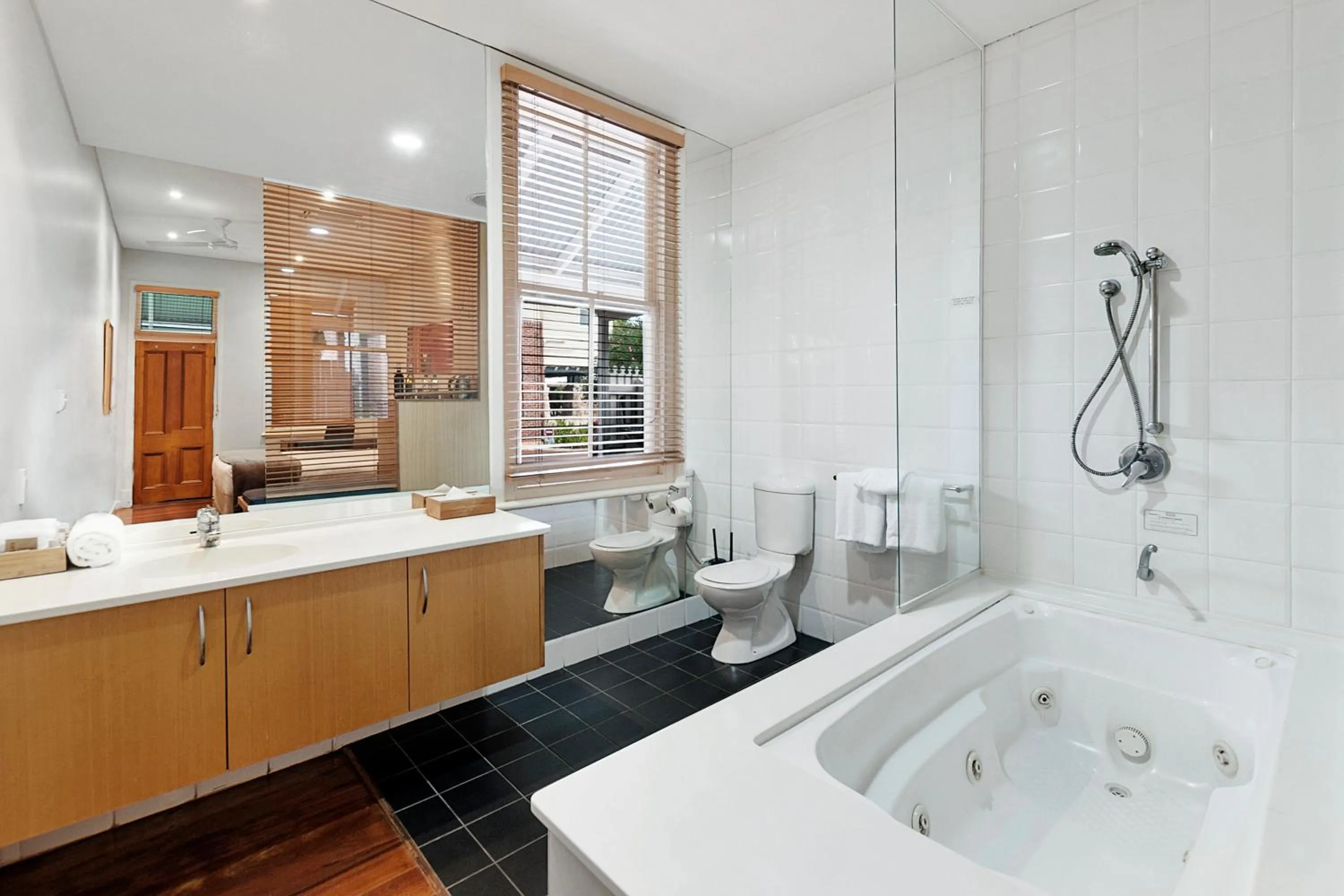 Toilet in Caves House Hotel & Apartments Yallingup