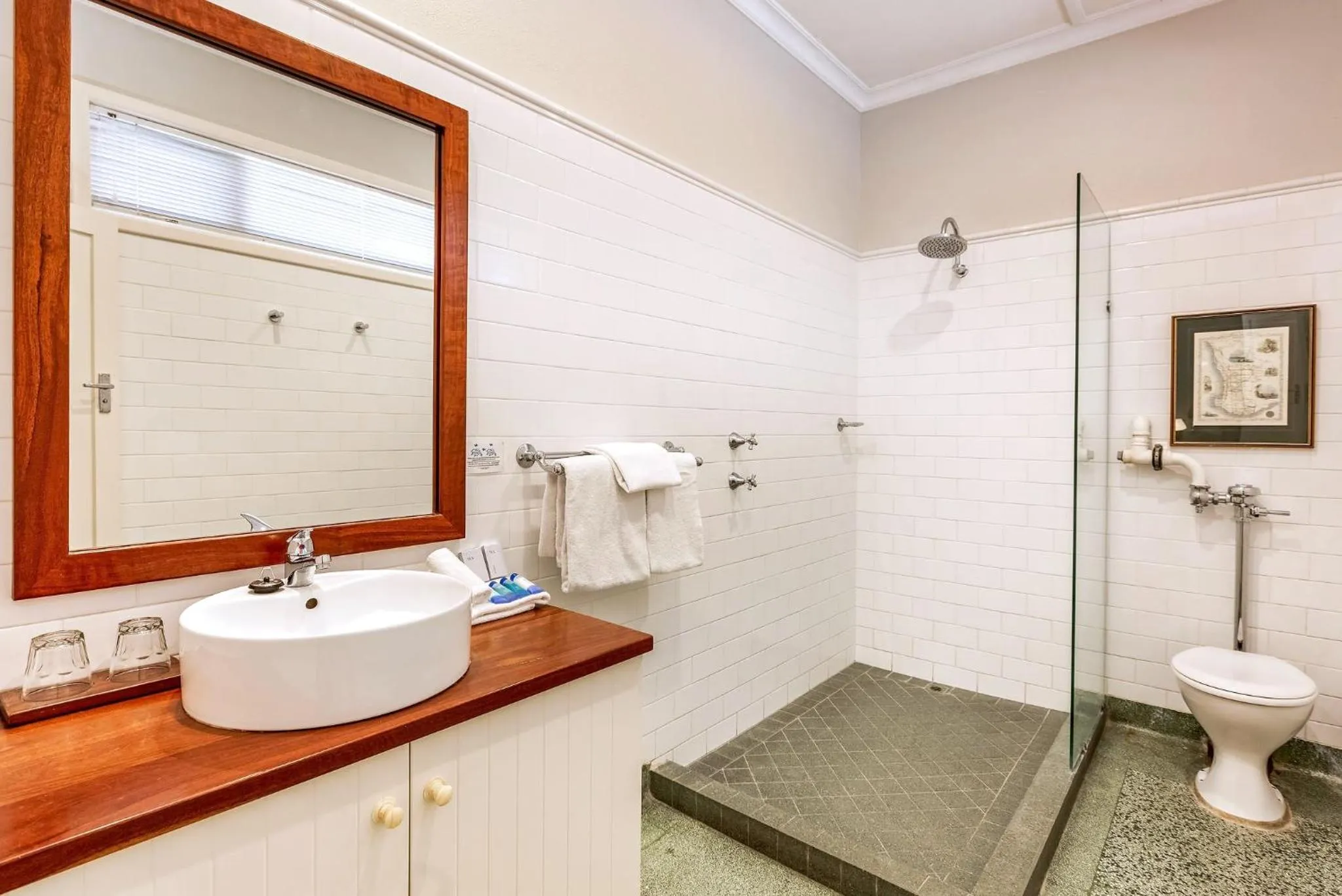 Shower in Caves House Hotel & Apartments Yallingup