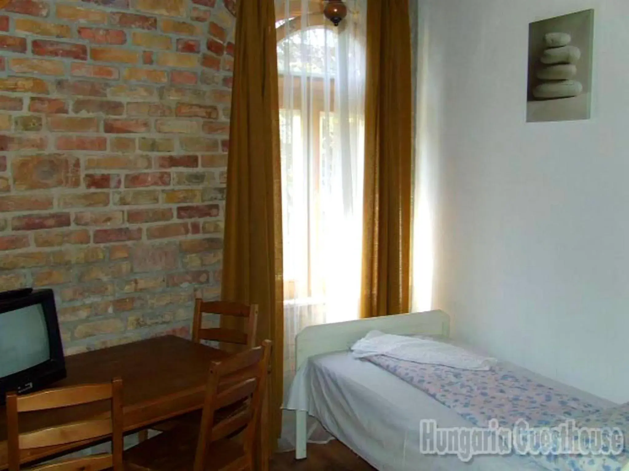 Triple Room with Shared Bathroom in Hungaria Guesthouse Triple Room with Shared Bathroom in Hungaria Guesthouse