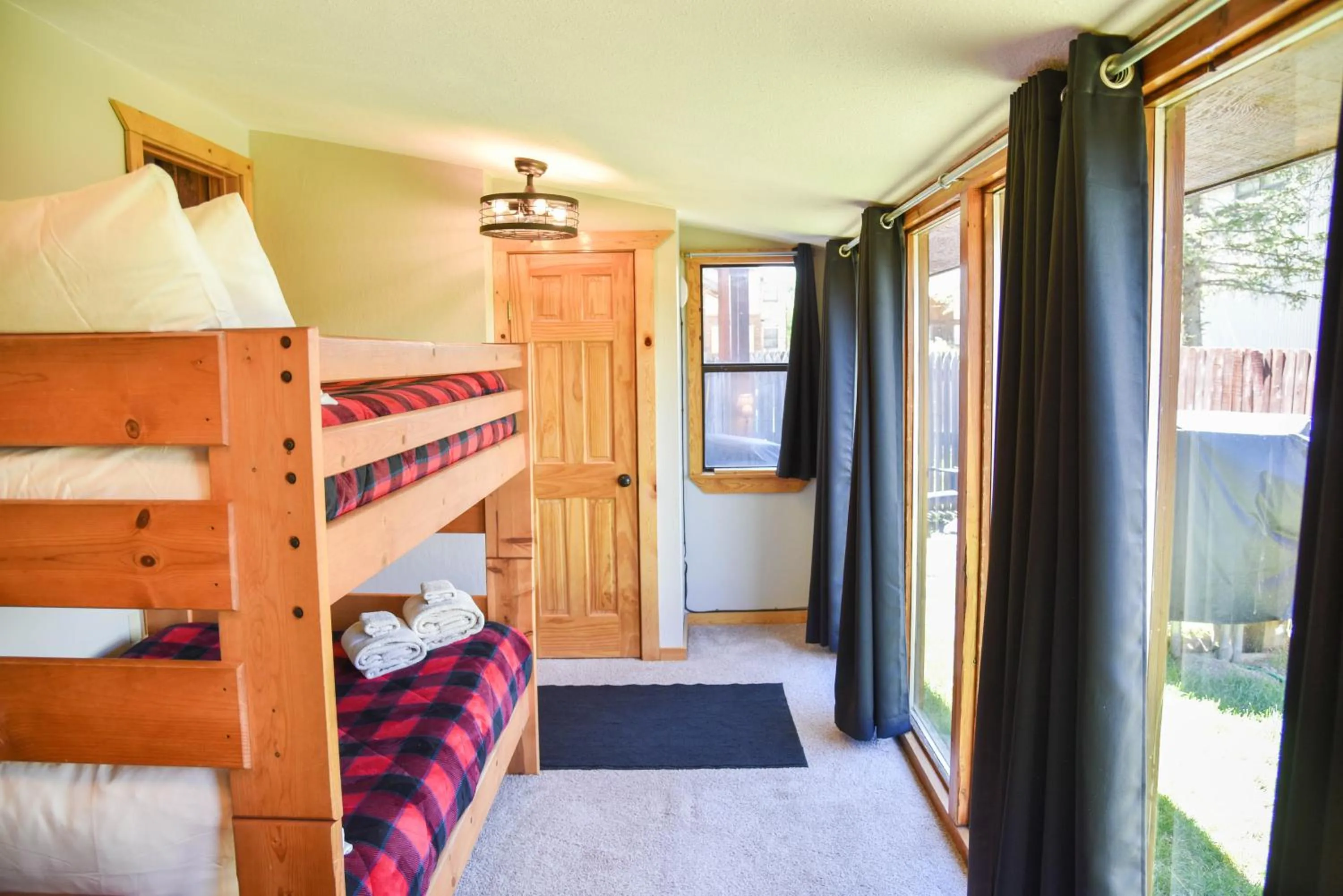 Property building, Bed in Mountain Memories, Walk To Ski Area, Town, Fishing