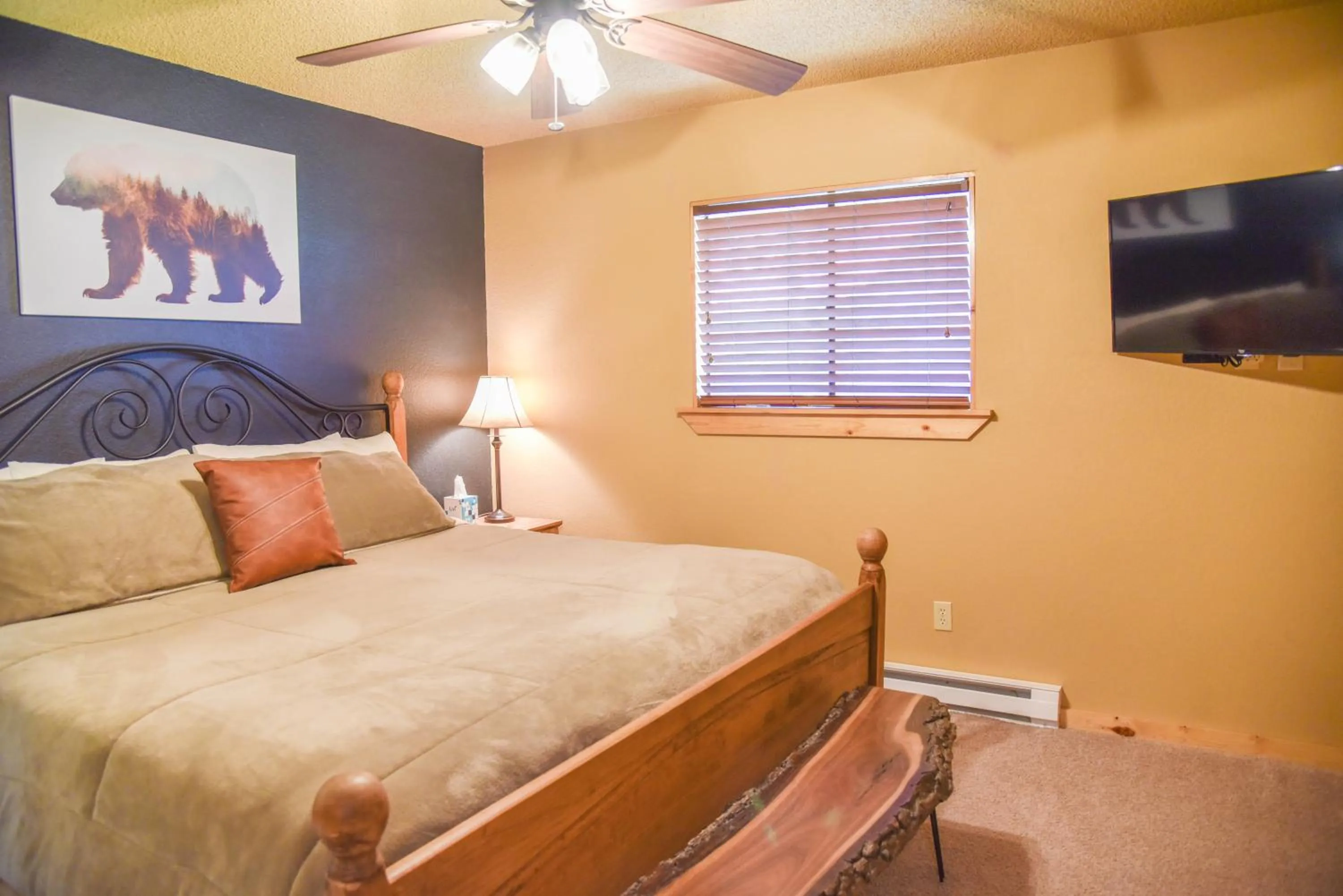 Property building, Bed in Mountain Memories, Walk To Ski Area, Town, Fishing