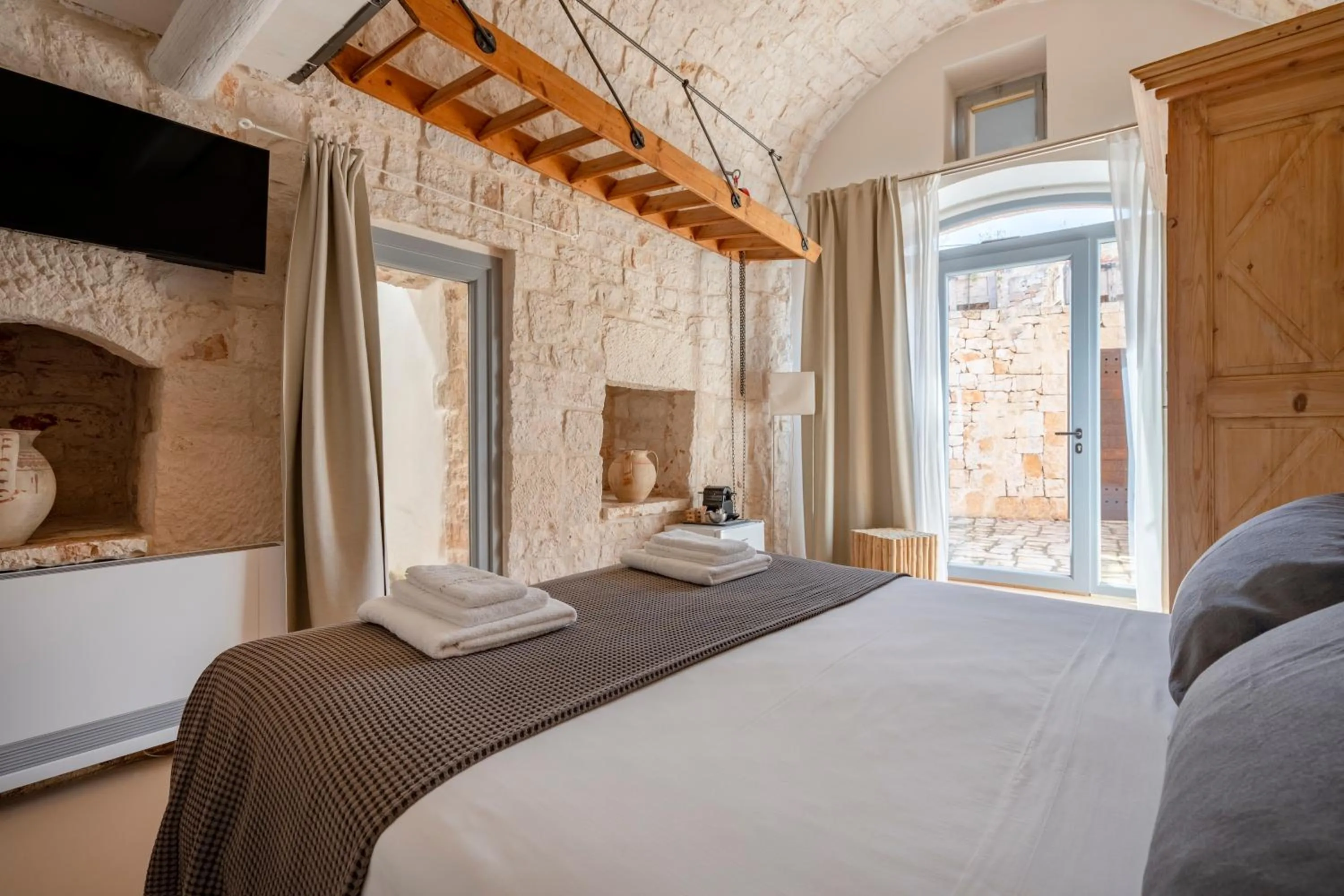 Bed in Augusta Trulli Resort B&B