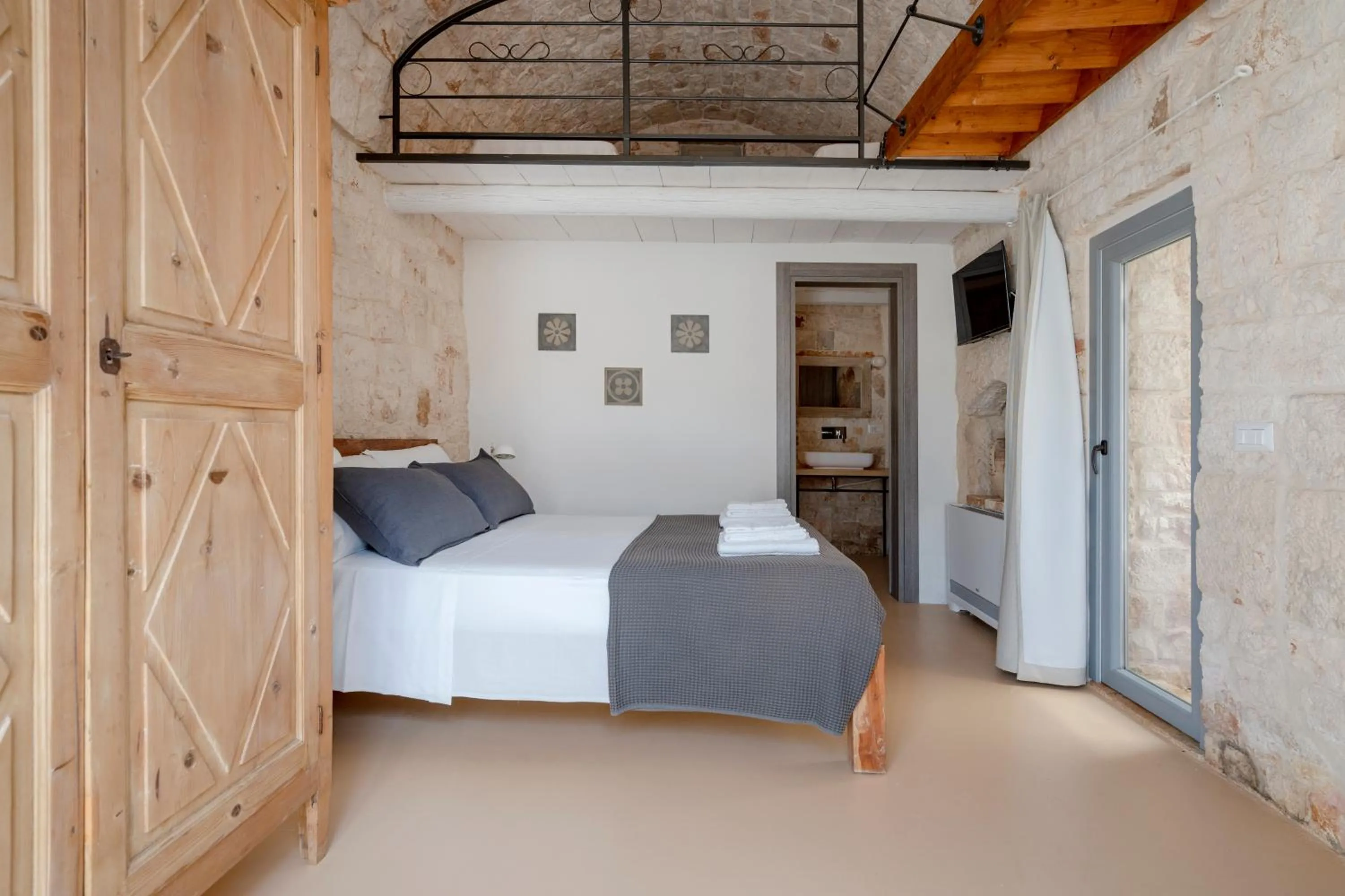 Bed in Augusta Trulli Resort B&B
