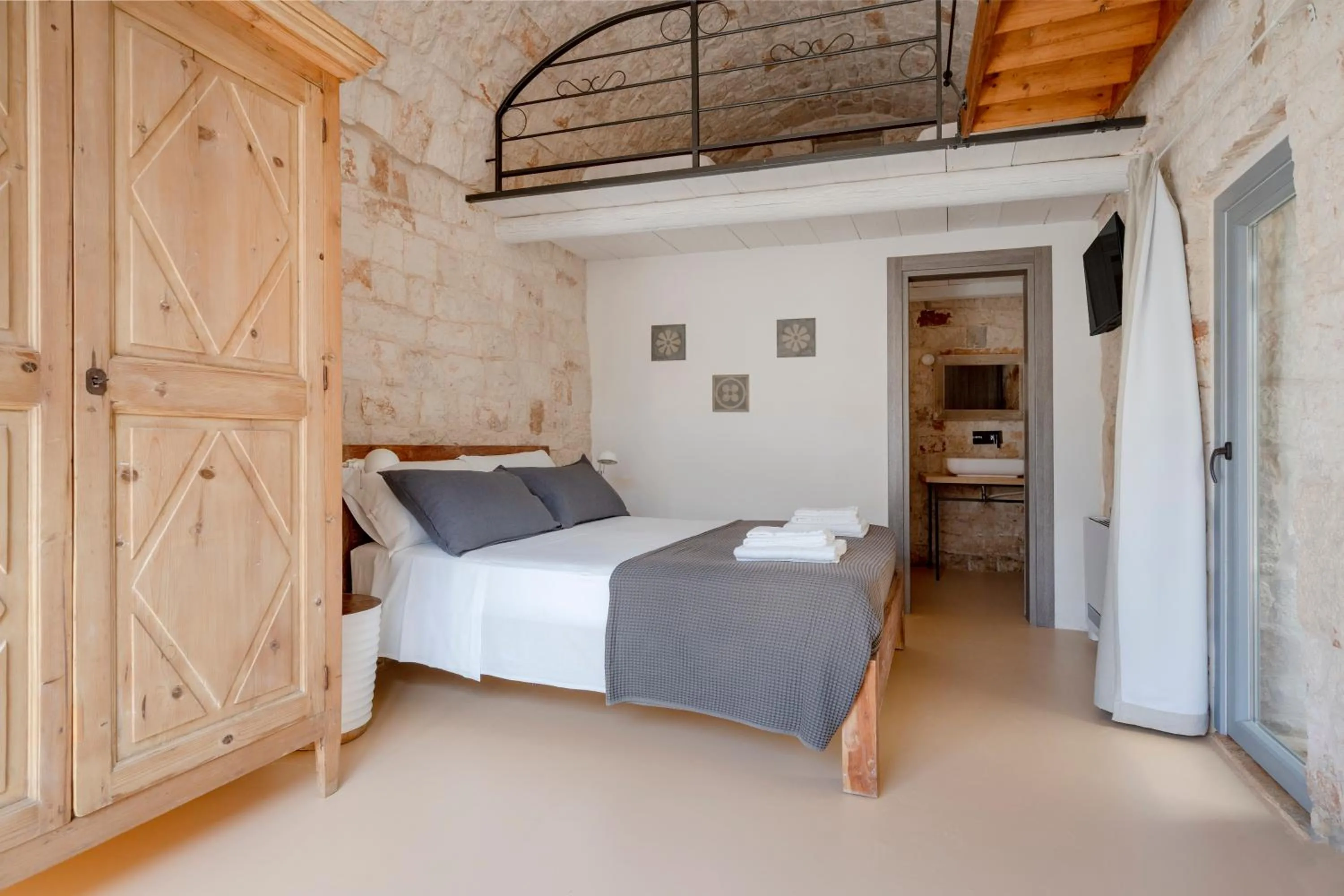 Bed in Augusta Trulli Resort B&B