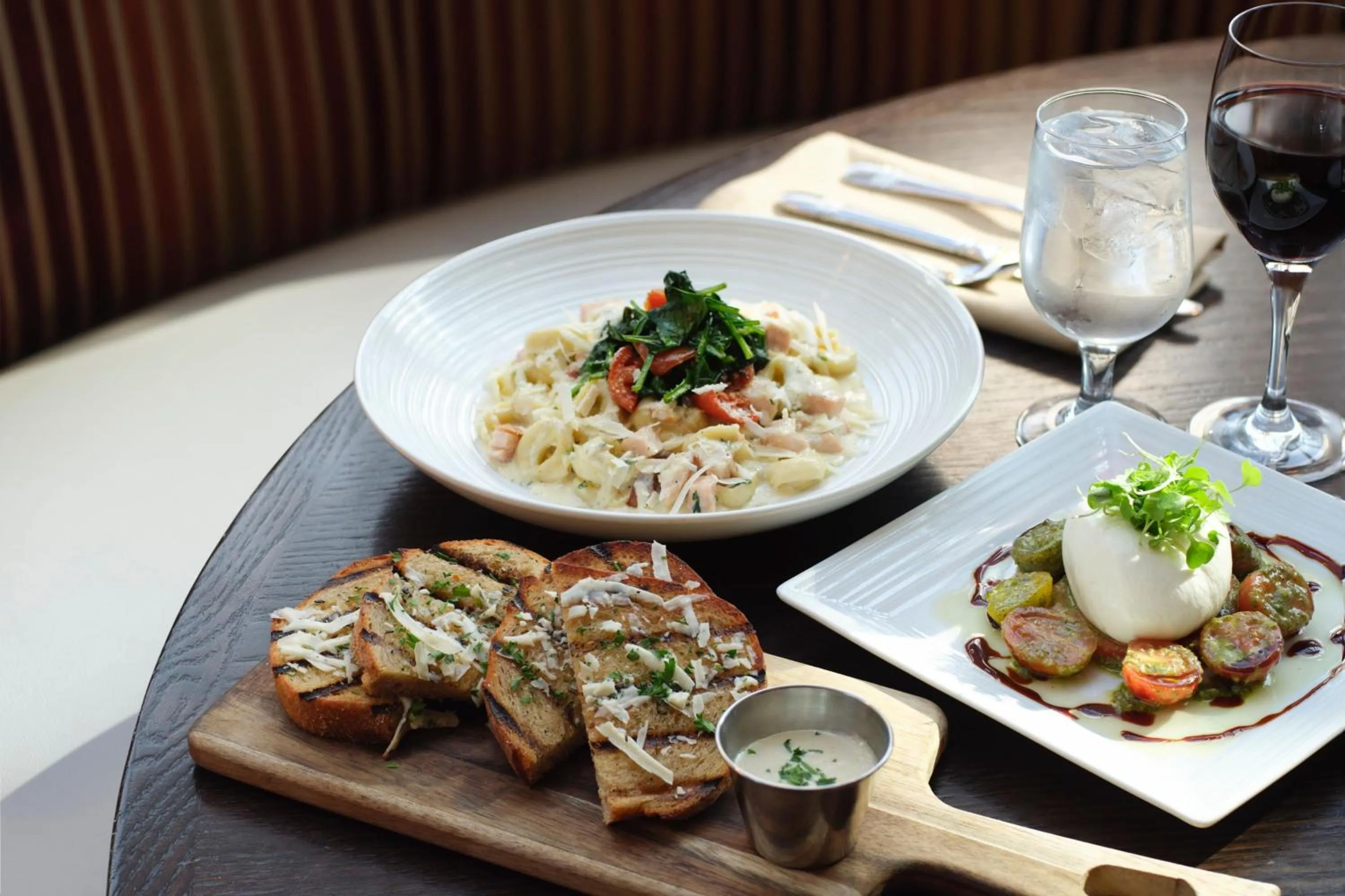 Restaurant/places to eat in Teaneck Marriott at Glenpointe