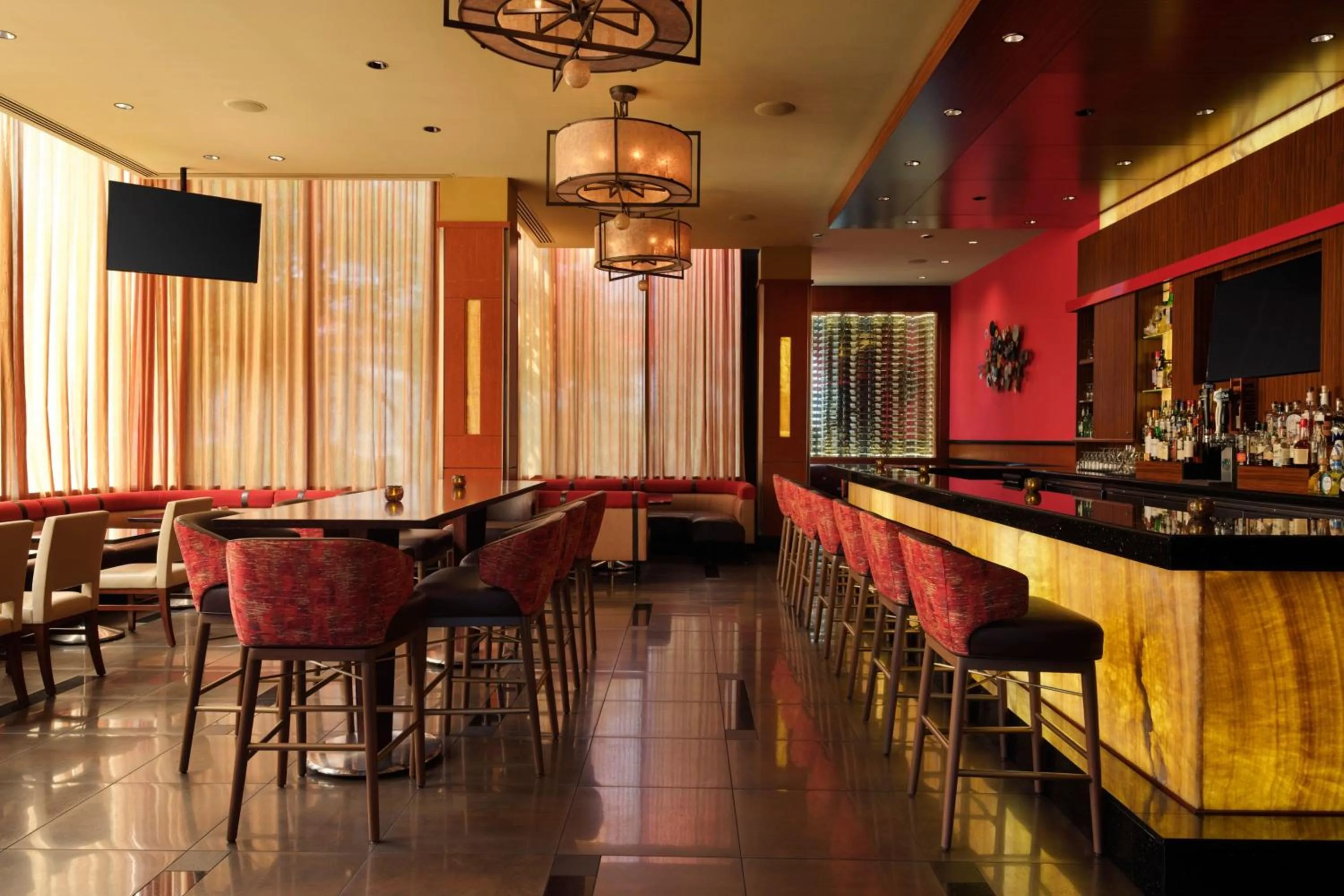 Lounge or bar in Teaneck Marriott at Glenpointe