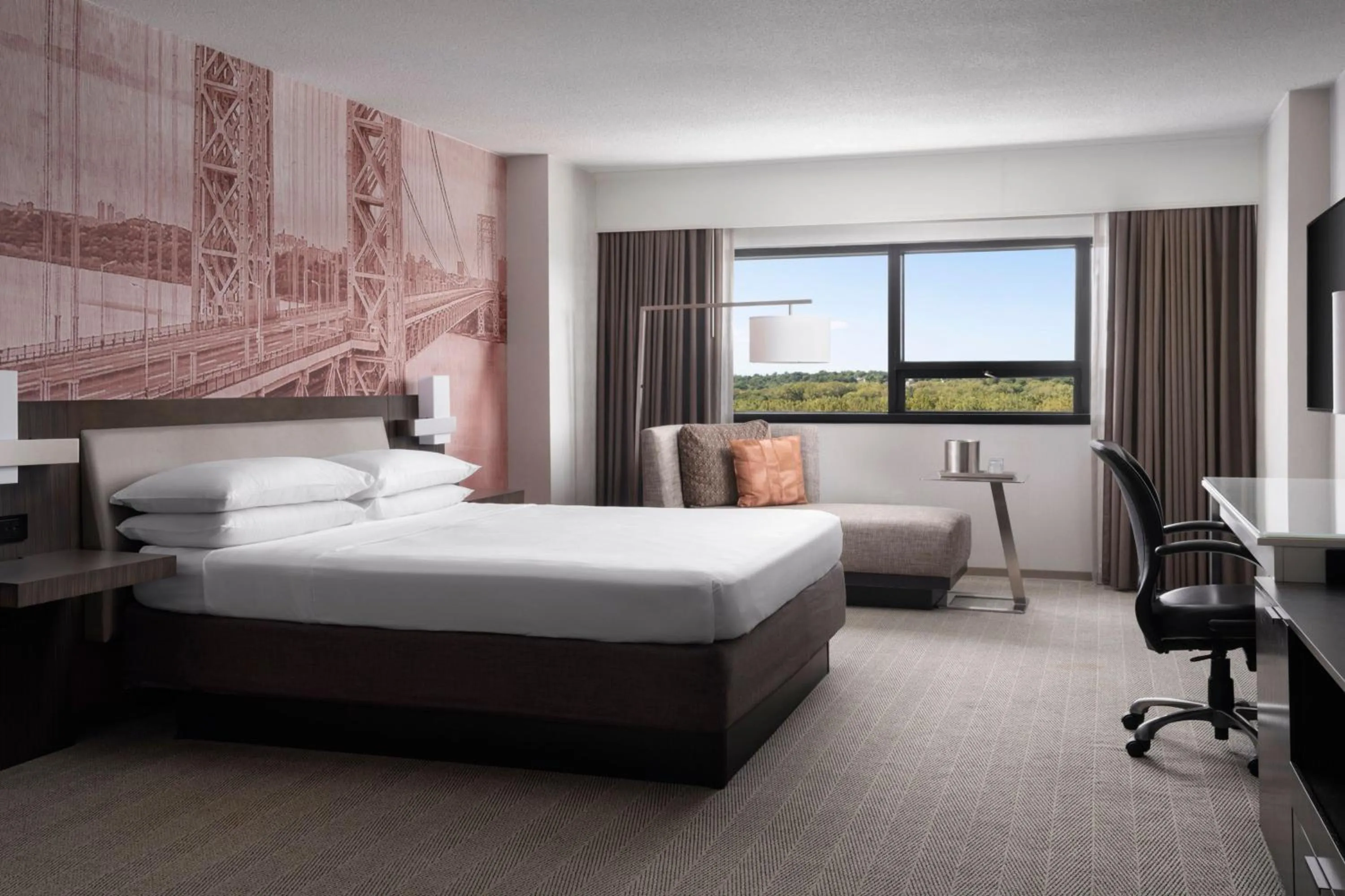 Photo of the whole room, Bed in Teaneck Marriott at Glenpointe