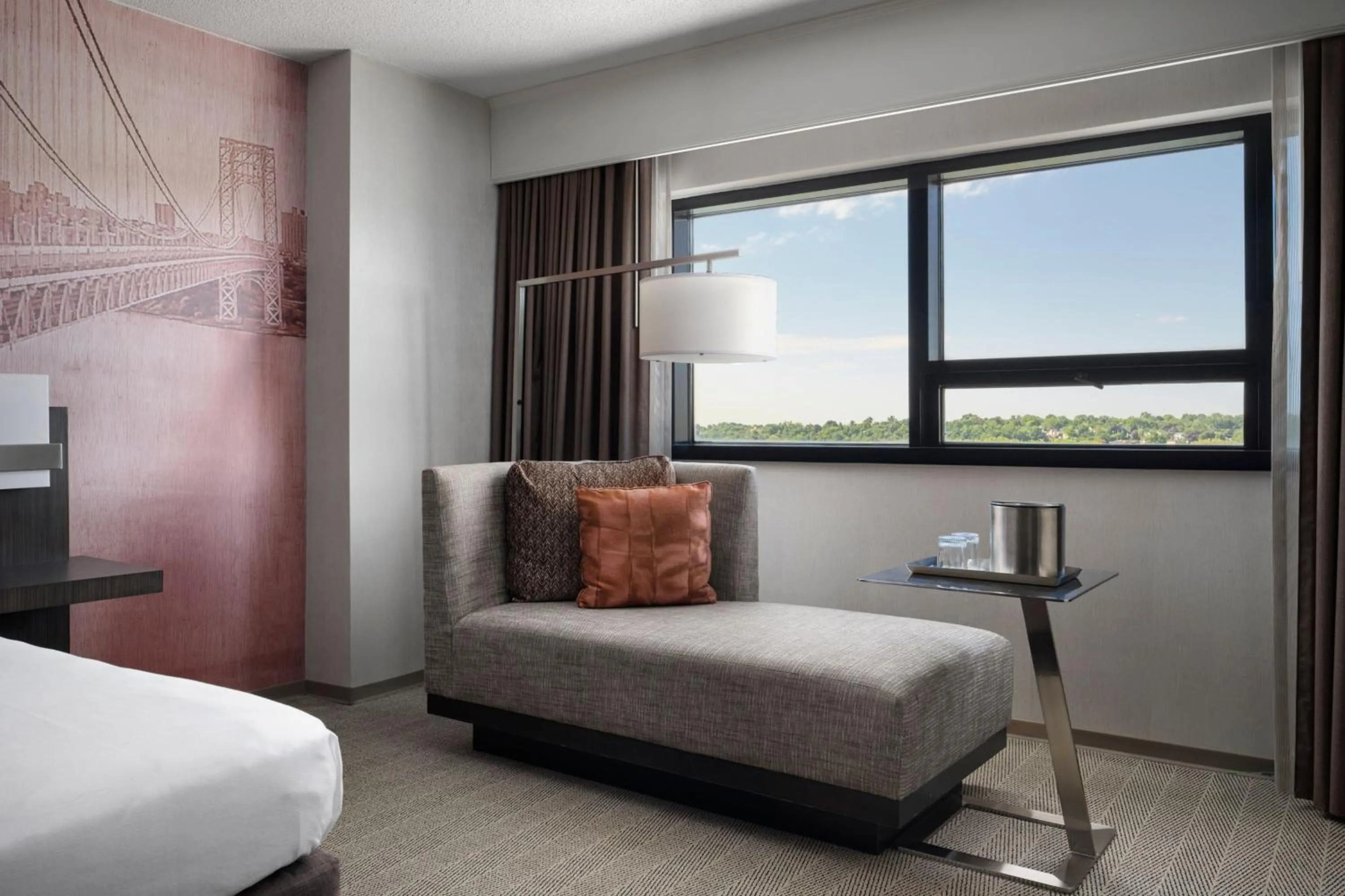 Photo of the whole room, Bed in Teaneck Marriott at Glenpointe