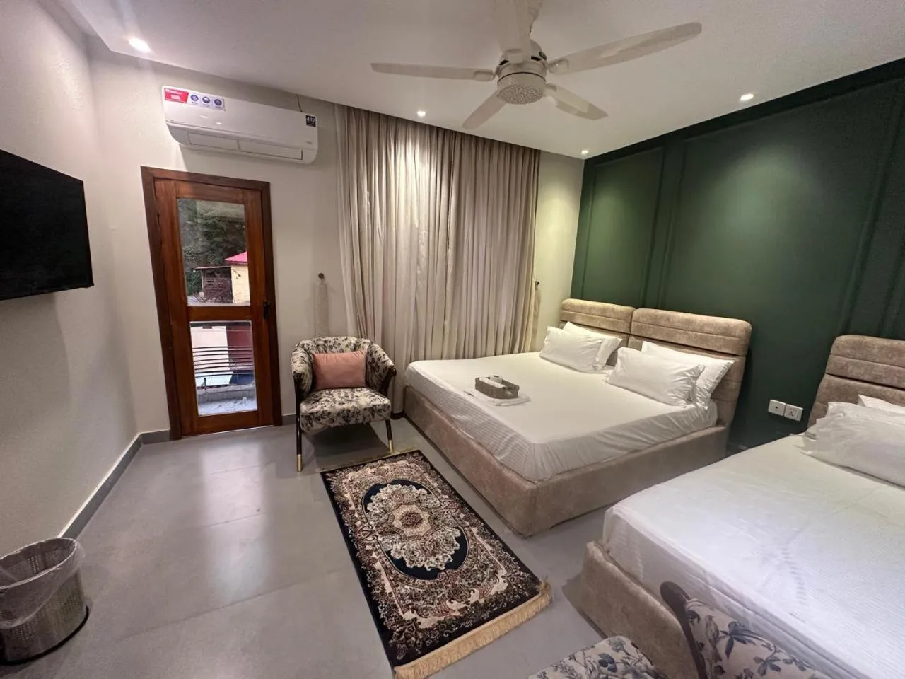 Bed in Hotel La Orilla Muzaffarabad