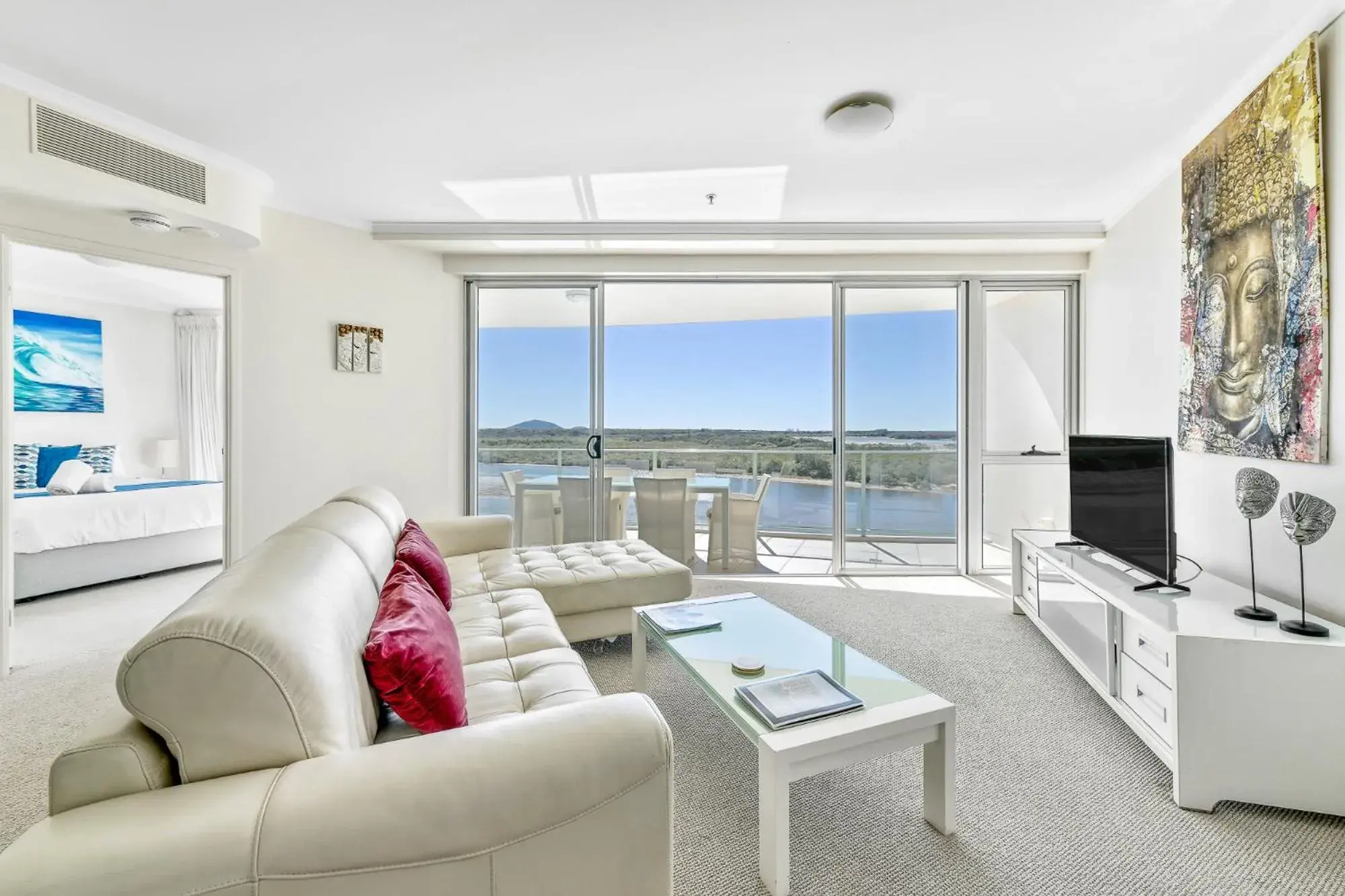 Two-Bedroom Apartment with Water View in The Duporth Riverside Two-Bedroom Apartment with Water View in The Duporth Riverside