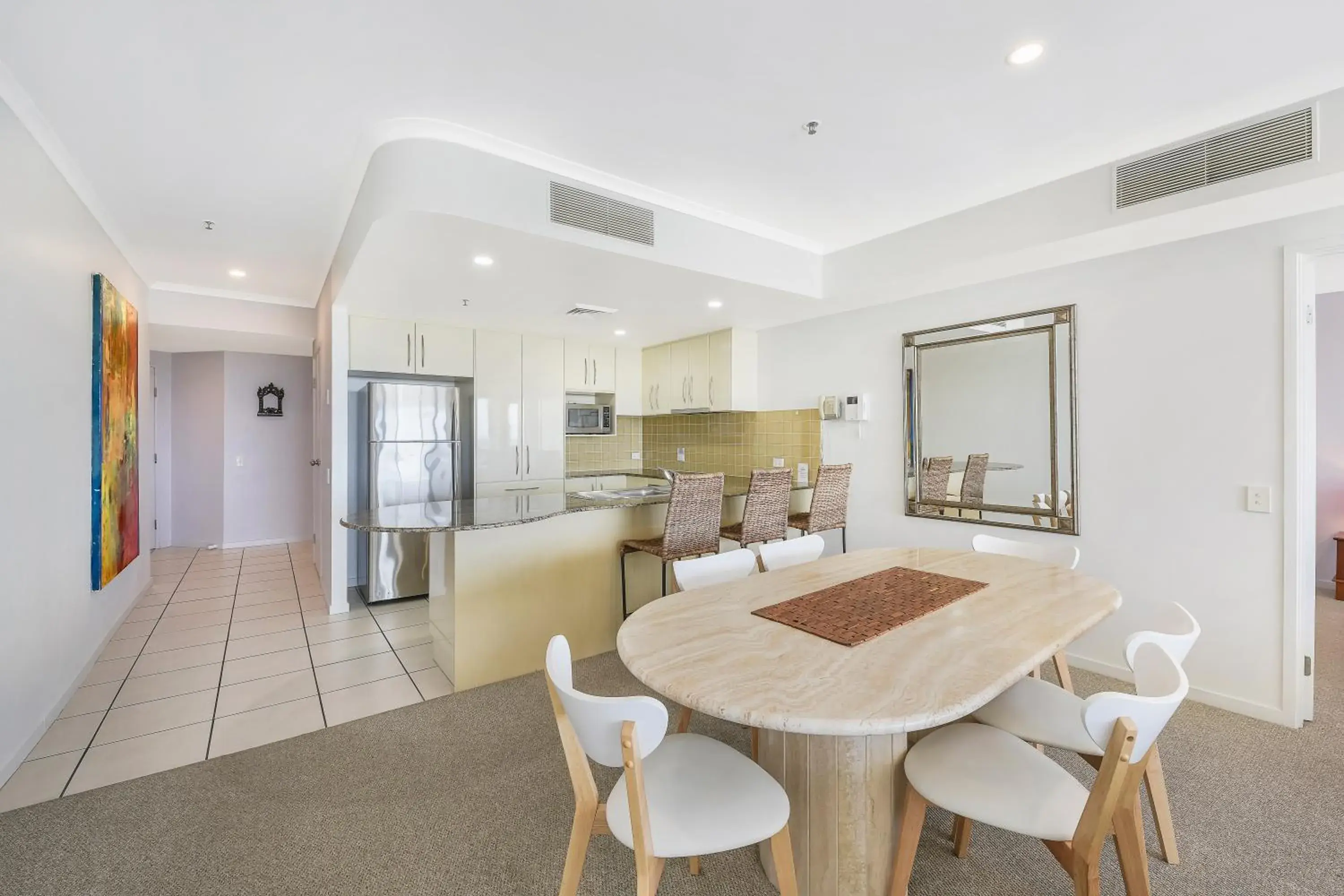 Three-Bedroom Apartment with Water View in The Duporth Riverside Three-Bedroom Apartment with Water View in The Duporth Riverside