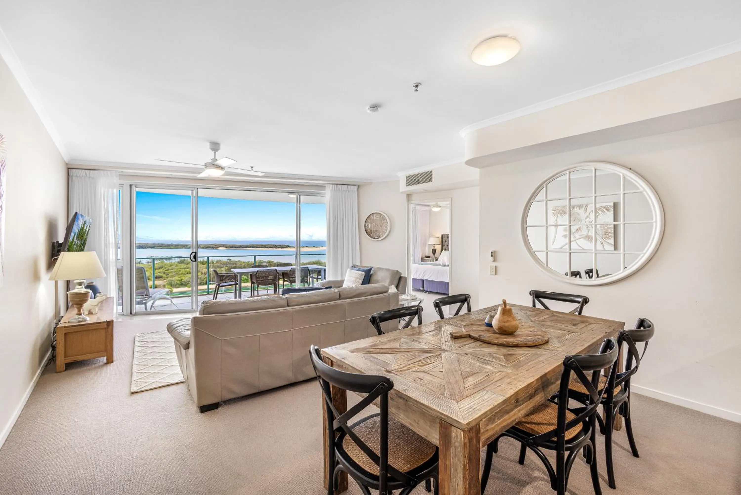 Dining area in The Duporth Riverside