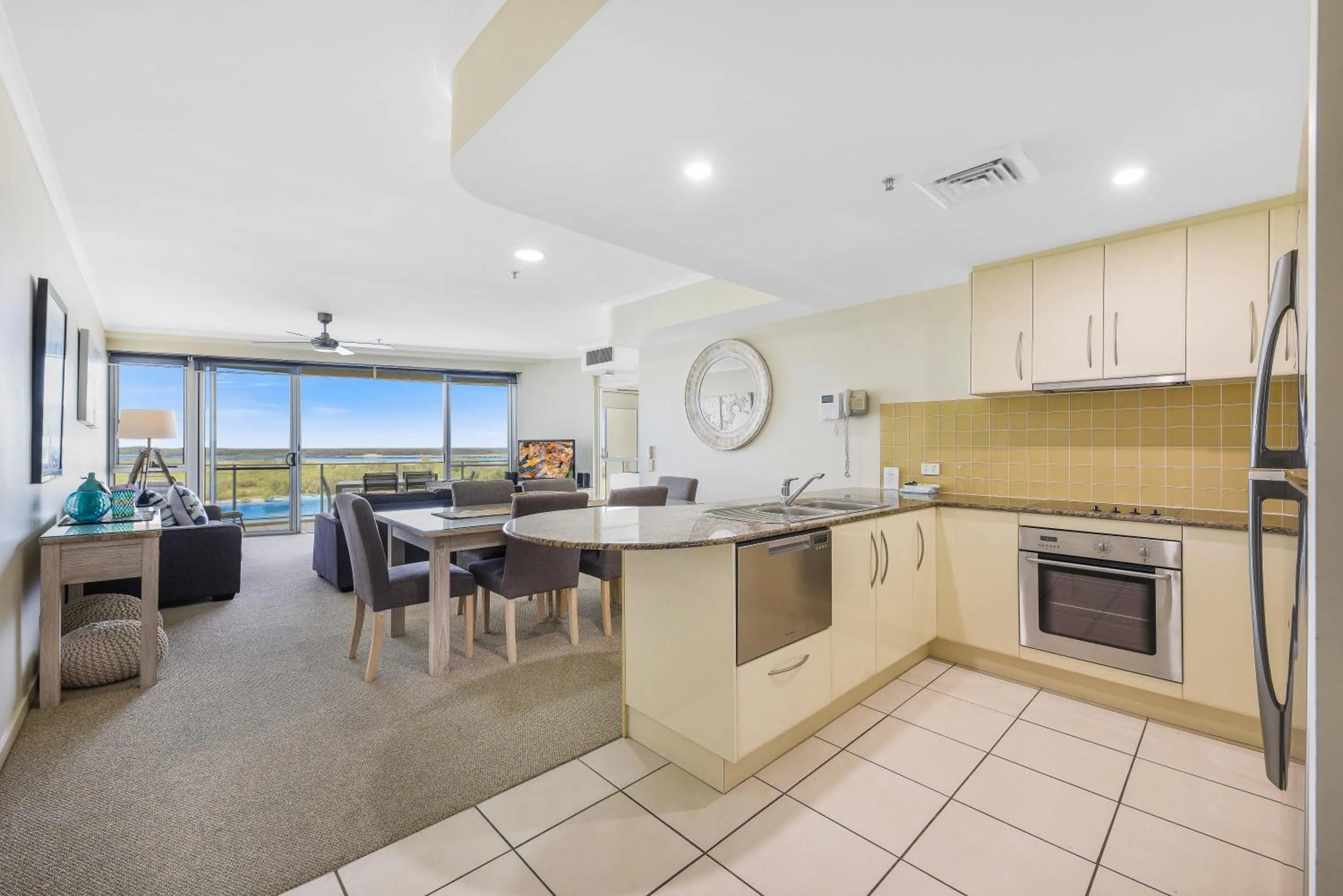 Dining area in The Duporth Riverside