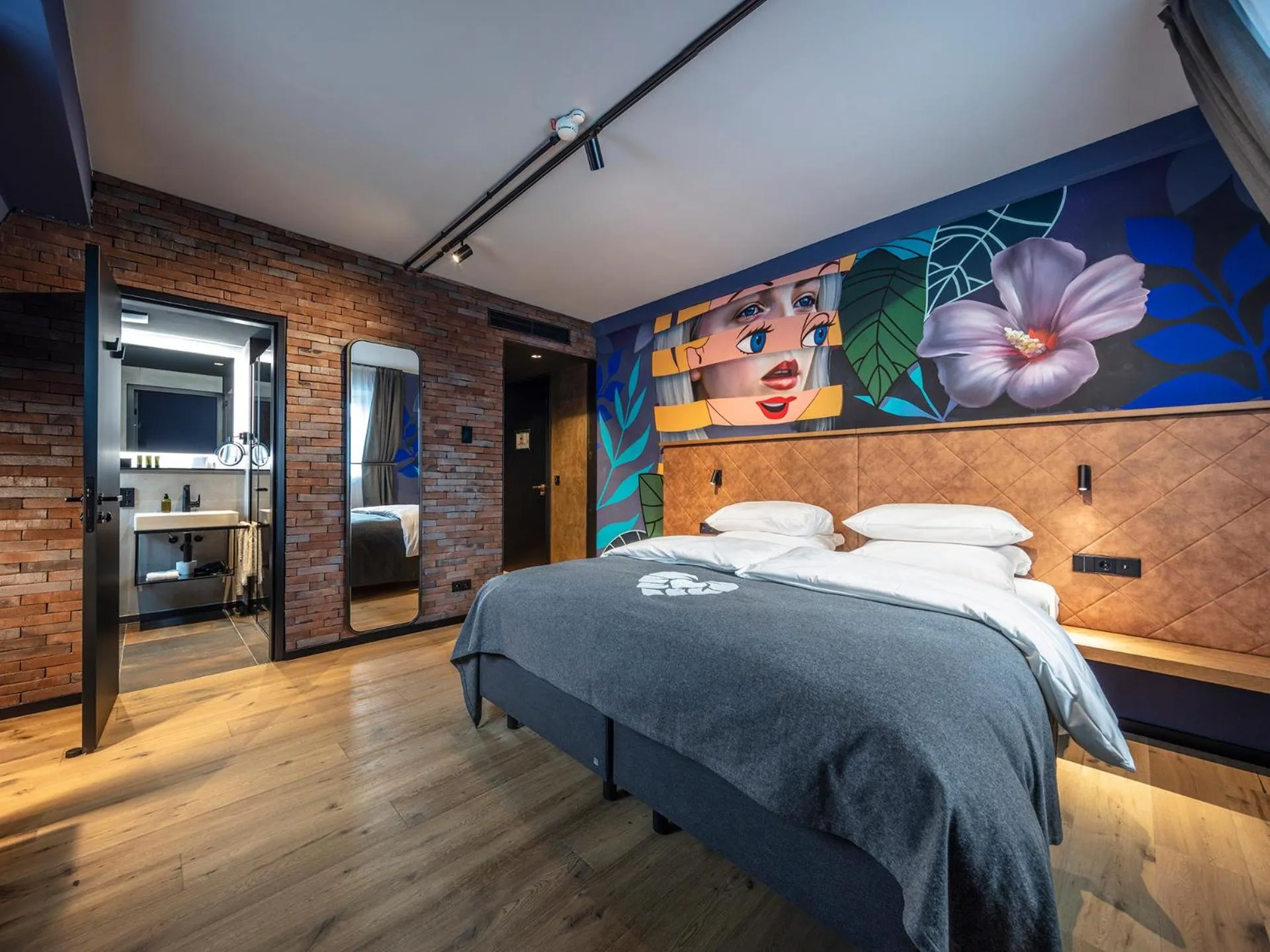 Bathroom, Bed in Liebesbier Urban Art & Smart Hotel