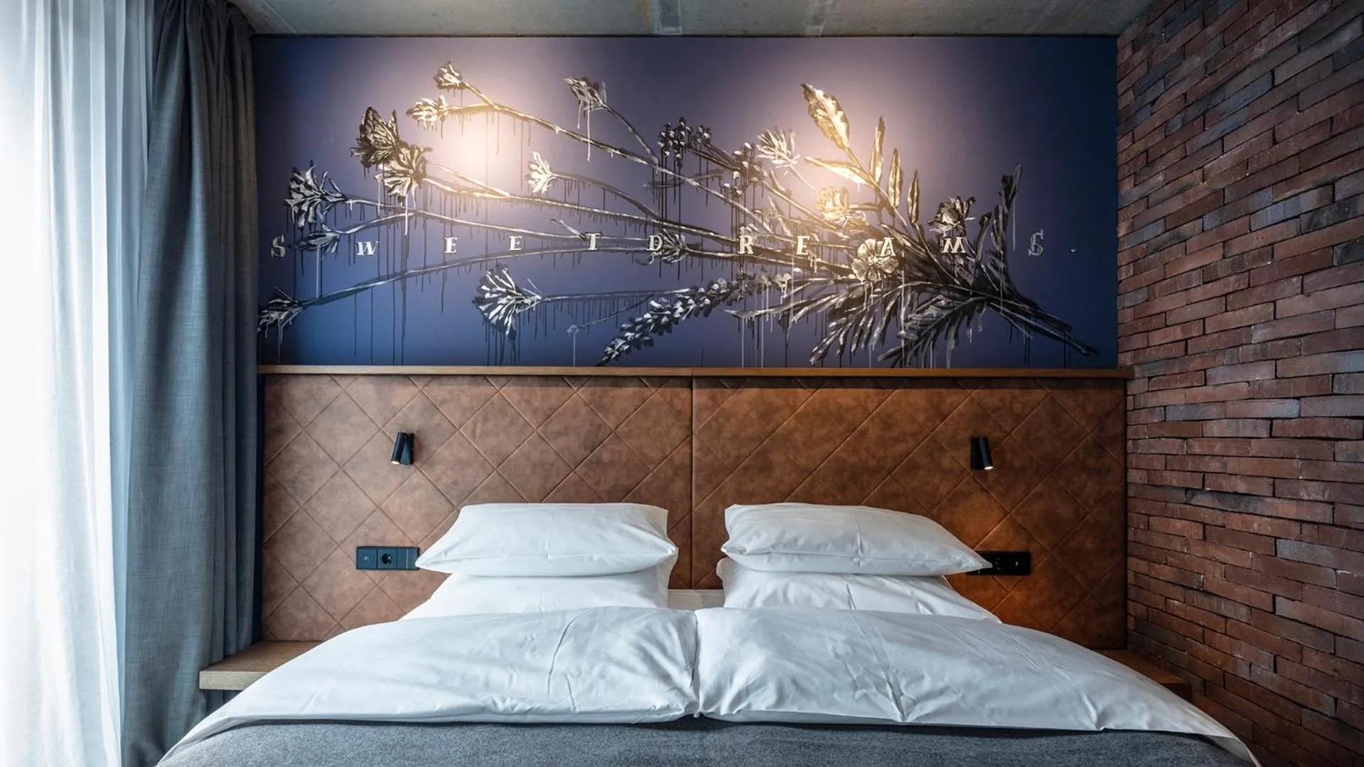 Bed in Liebesbier Urban Art & Smart Hotel