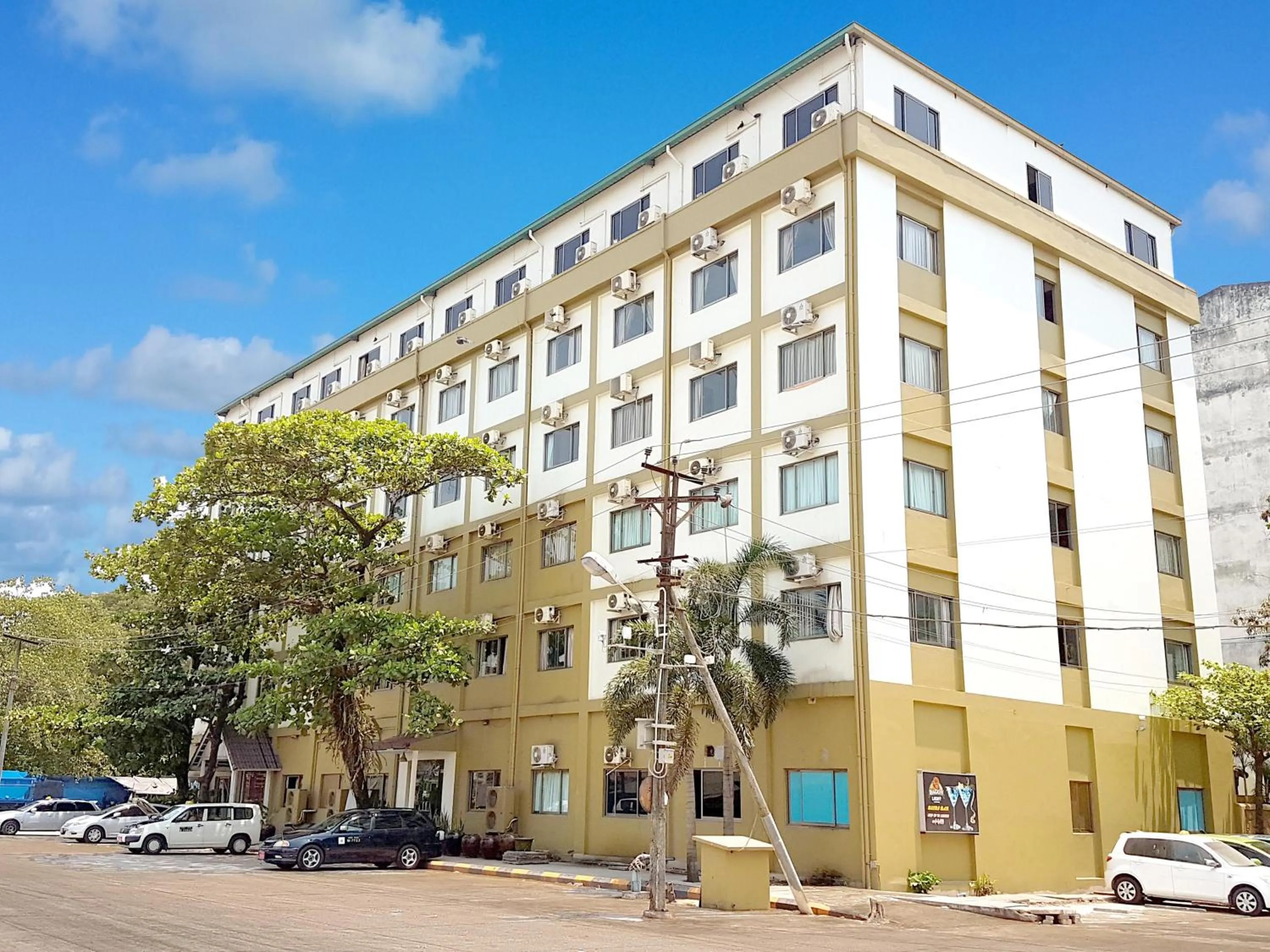 Facade/entrance in Hotel 63