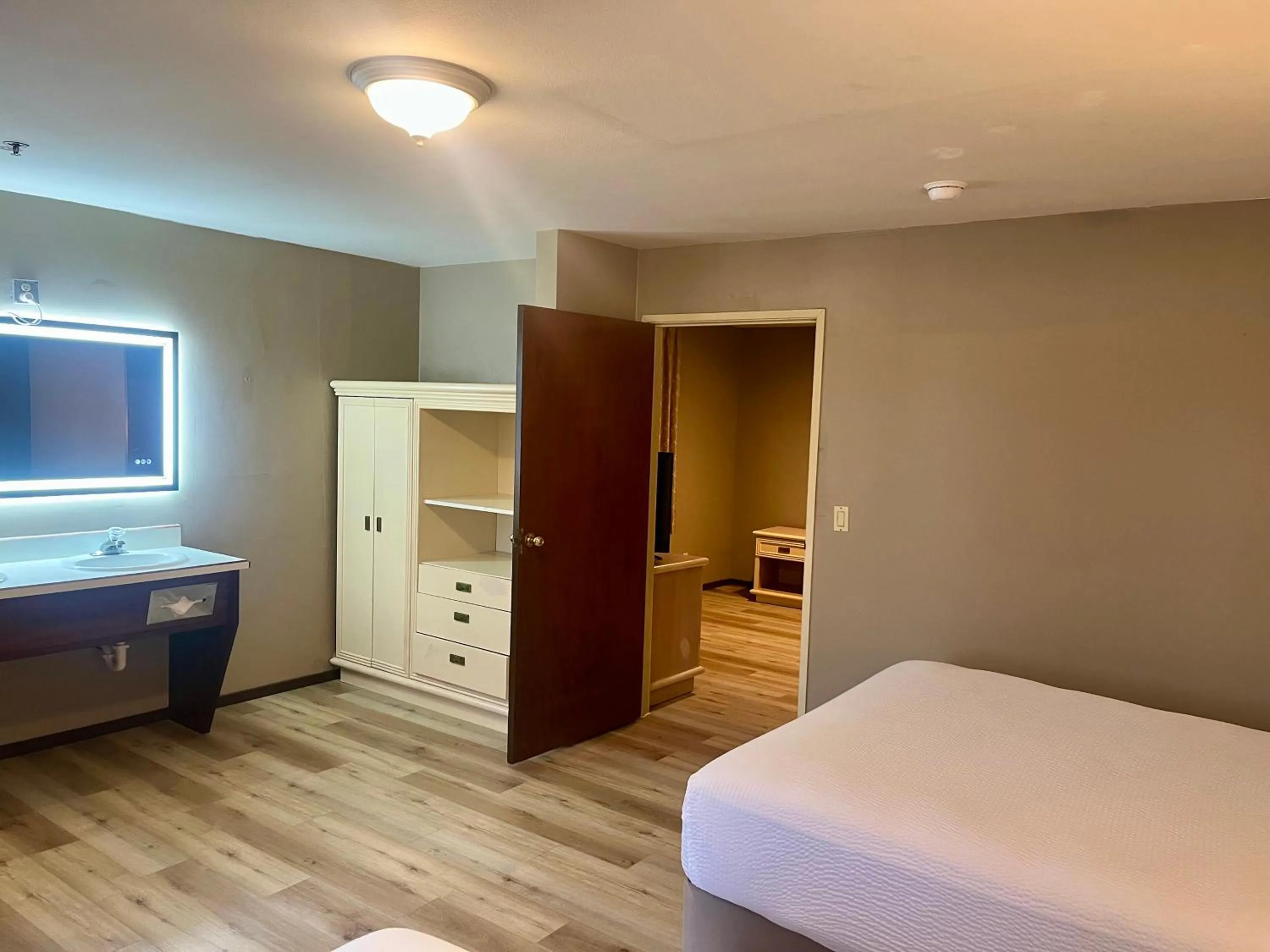 Bed in Days Inn by Wyndham Seatac Airport