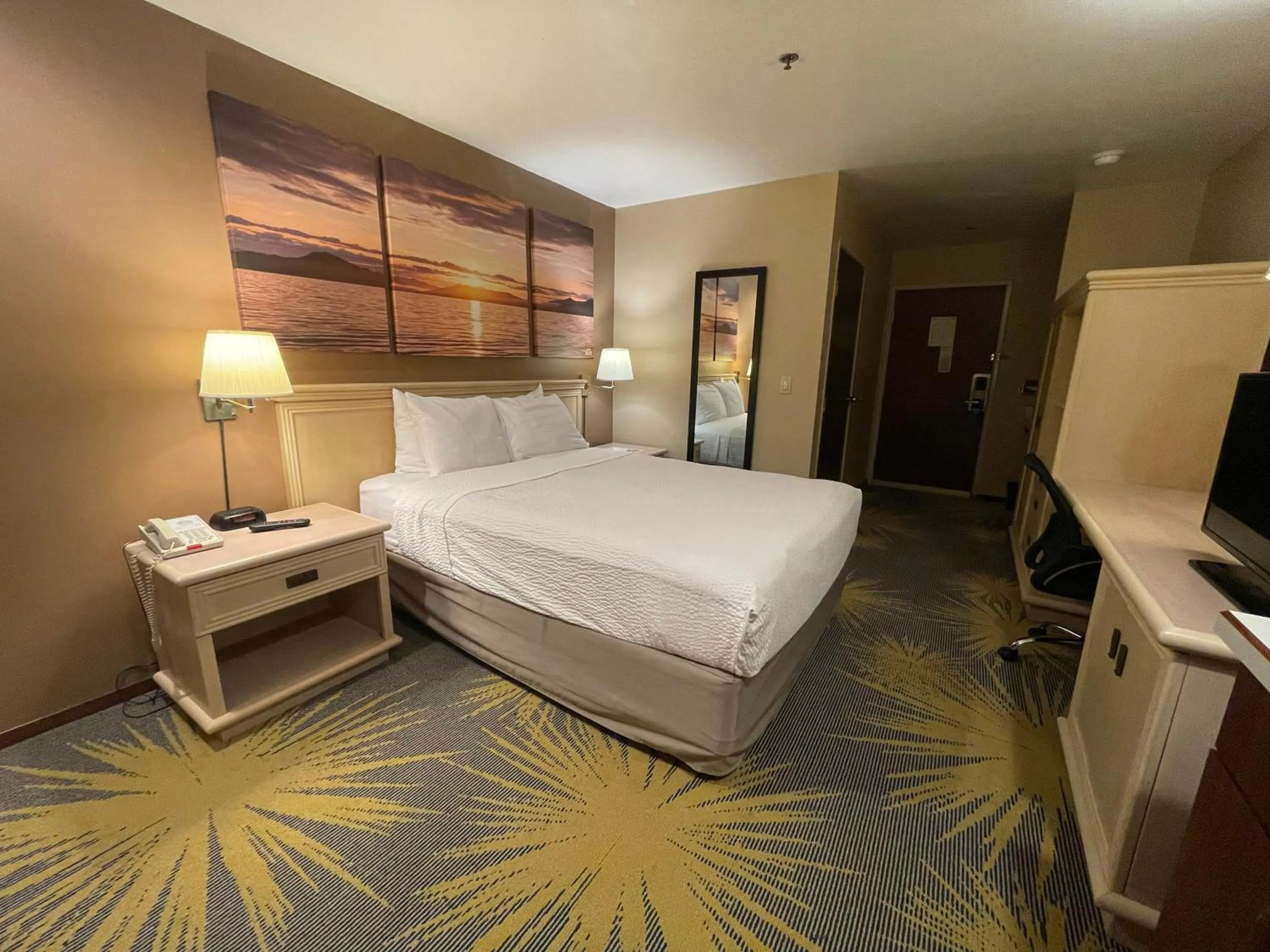 Bed in Days Inn by Wyndham Seatac Airport
