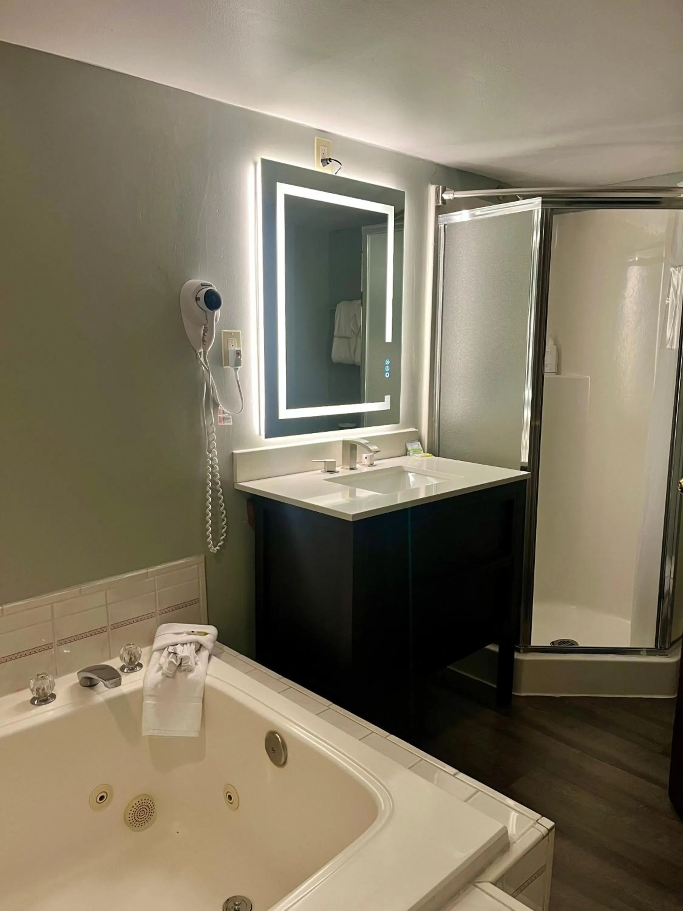 Days Inn by Wyndham Seatac Airport