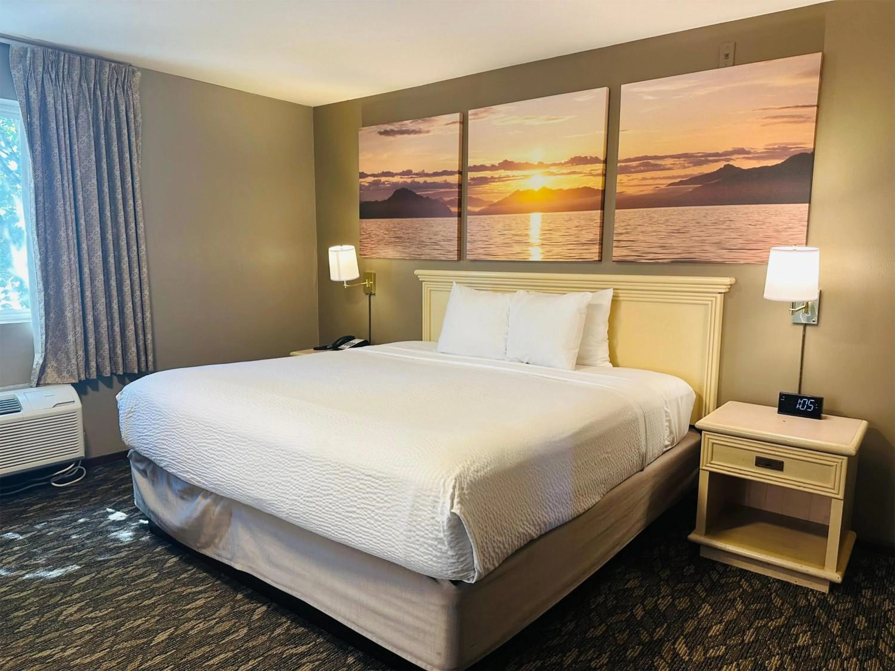 Photo of the whole room, Bed in Days Inn by Wyndham Seatac Airport