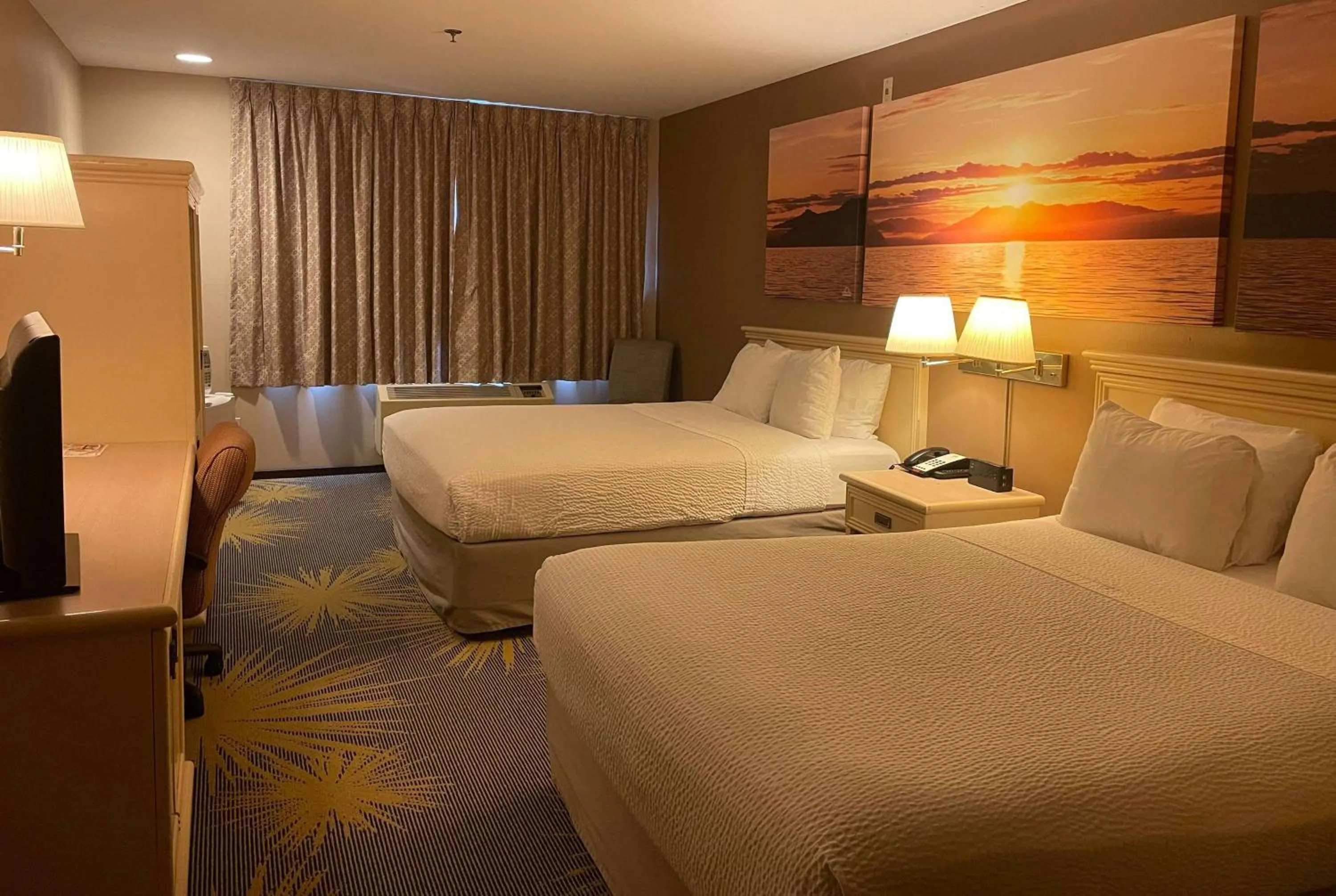 Photo of the whole room, Bed in Days Inn by Wyndham Seatac Airport