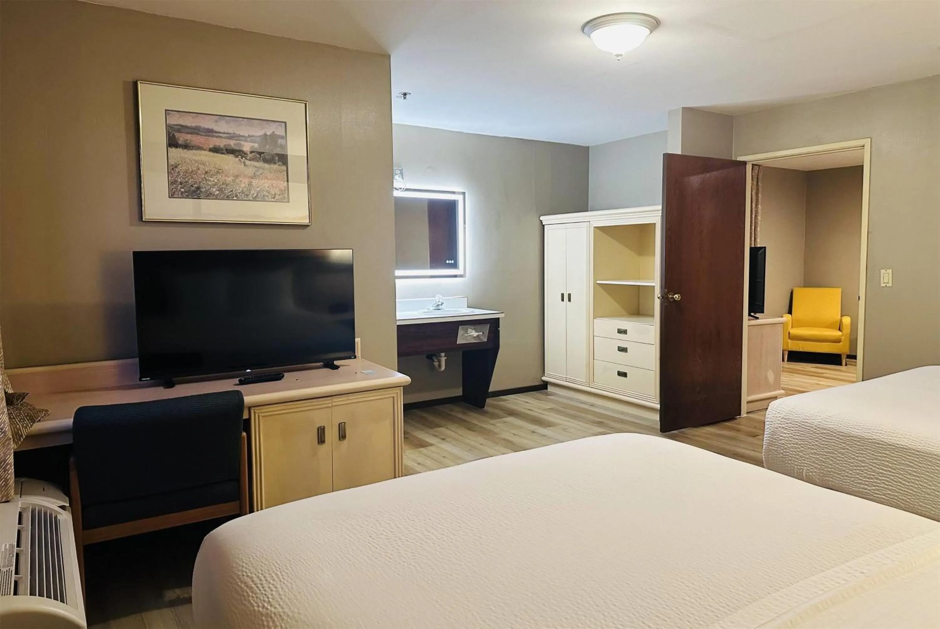 Photo of the whole room, Bed in Days Inn by Wyndham Seatac Airport