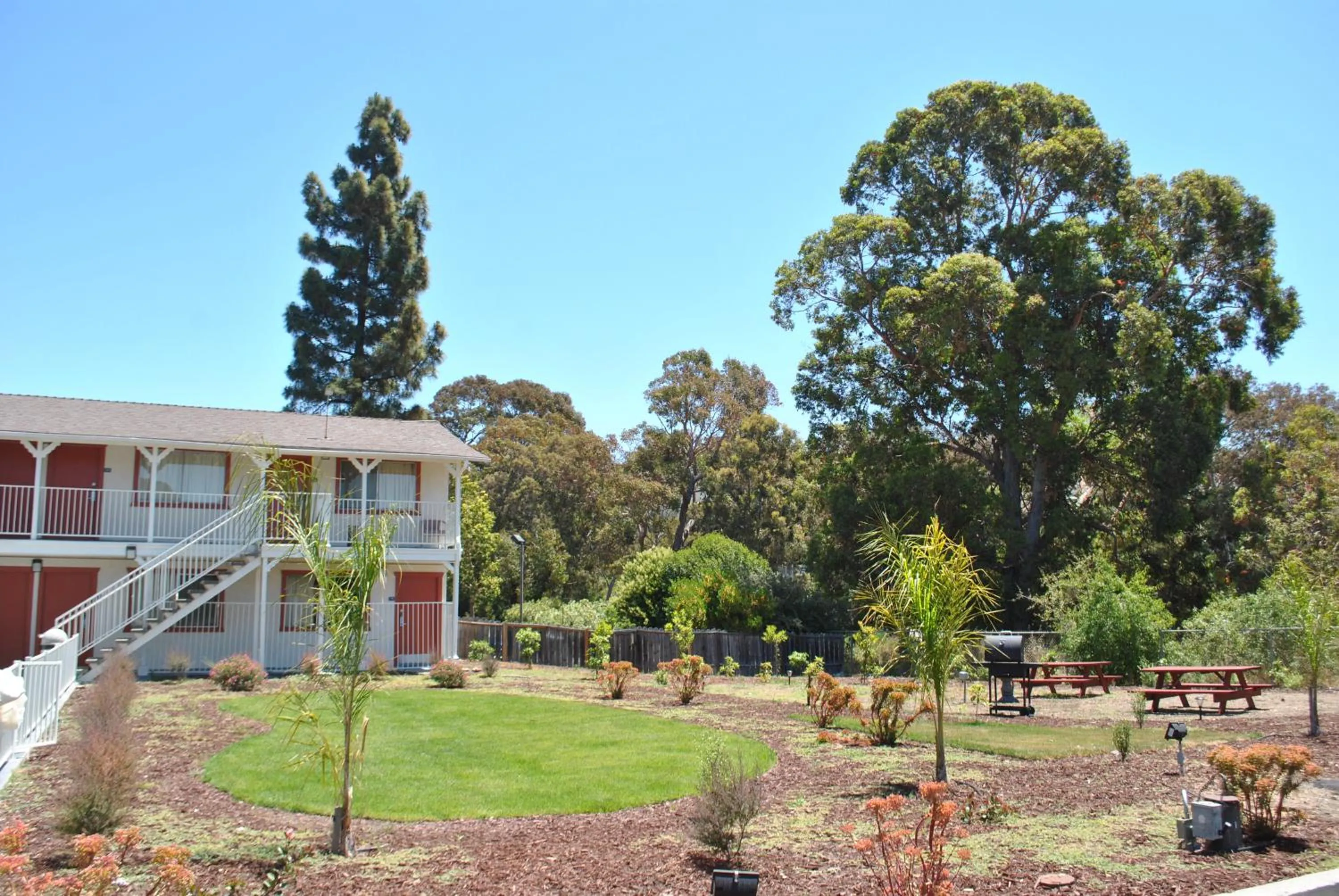Facade/entrance in Budget Inn