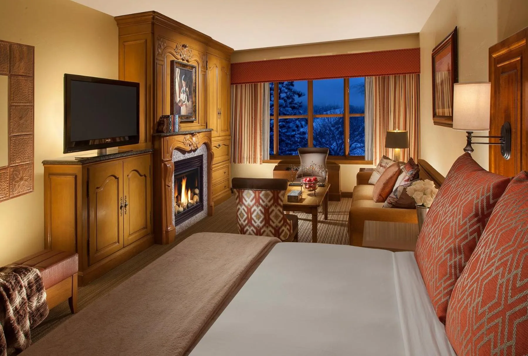 Bed in Snake River Lodge