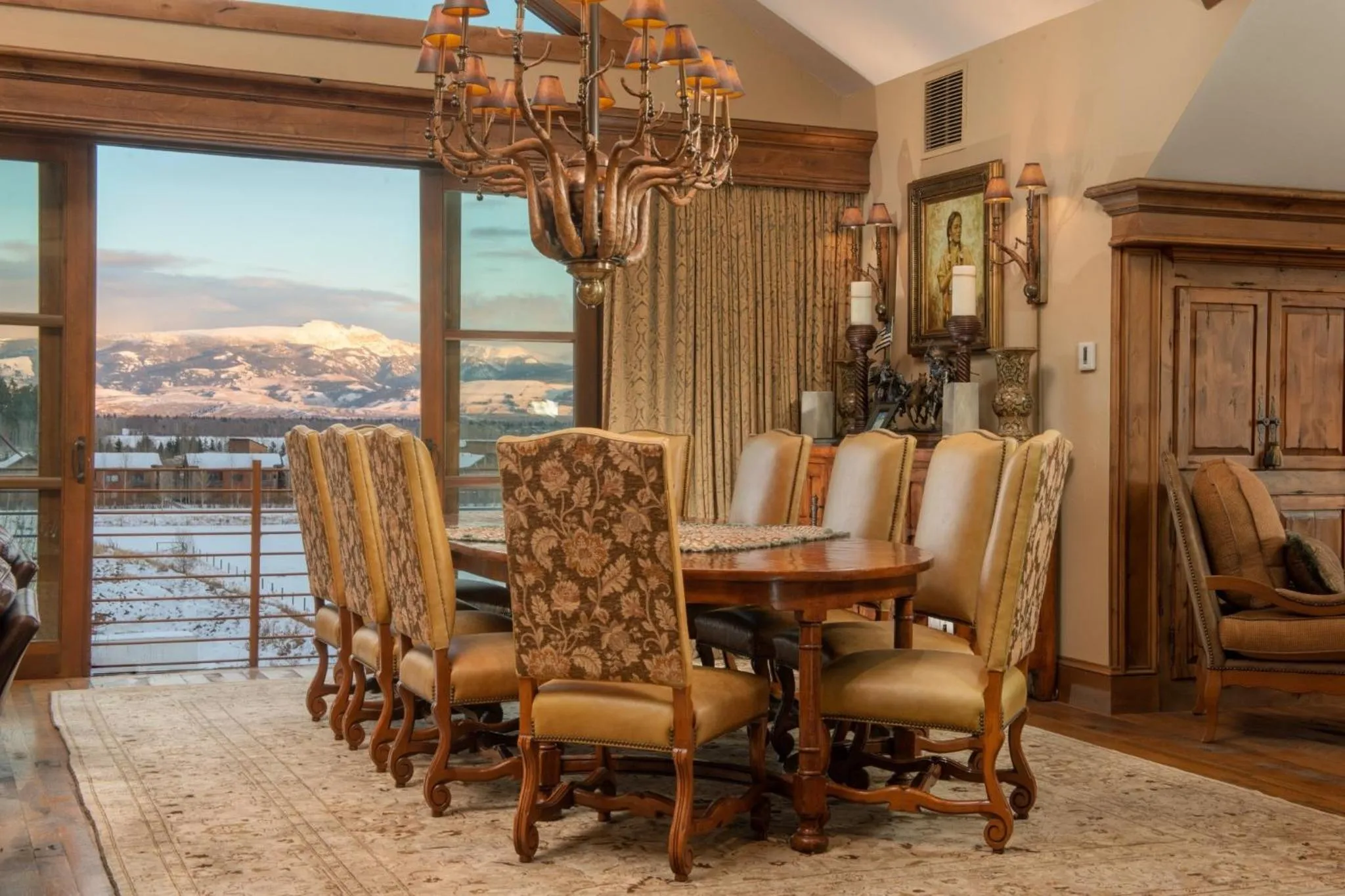 Dining area in Snake River Lodge