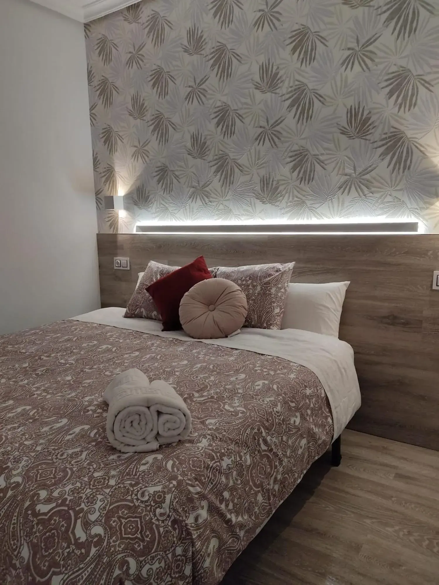 Double Room in Hostal Alfaro Double Room in Hostal Alfaro