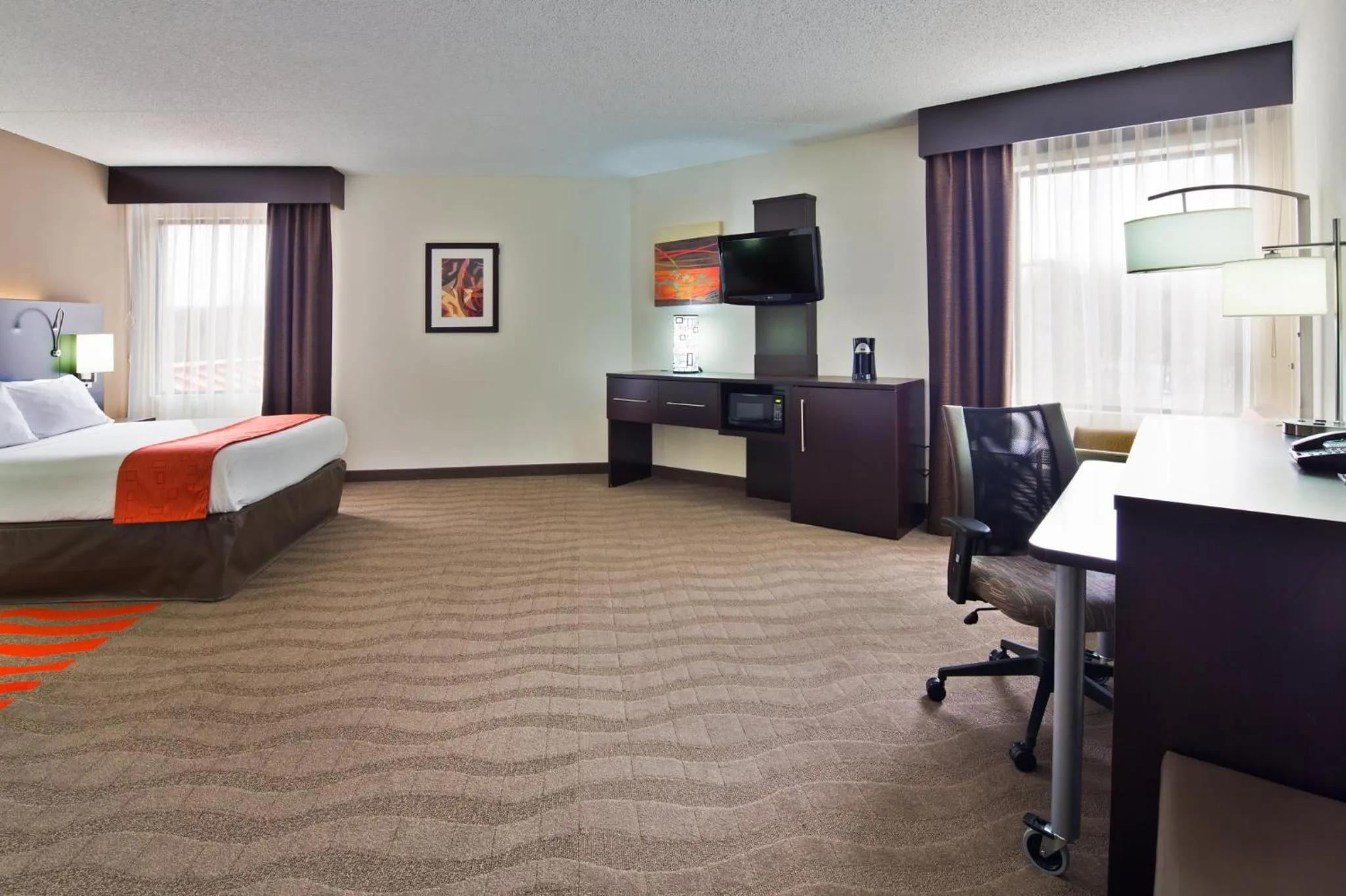 Queen Room - Hearing Accessible in Holiday Inn Express Harrisburg NE, an IHG Hotel