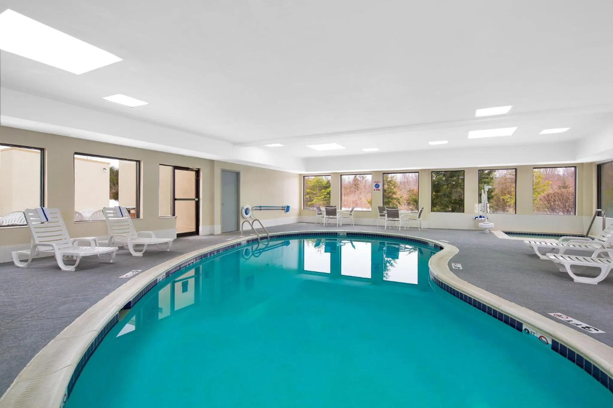 Swimming pool in Holiday Inn Express Harrisburg I-81 - Hershey By IHG