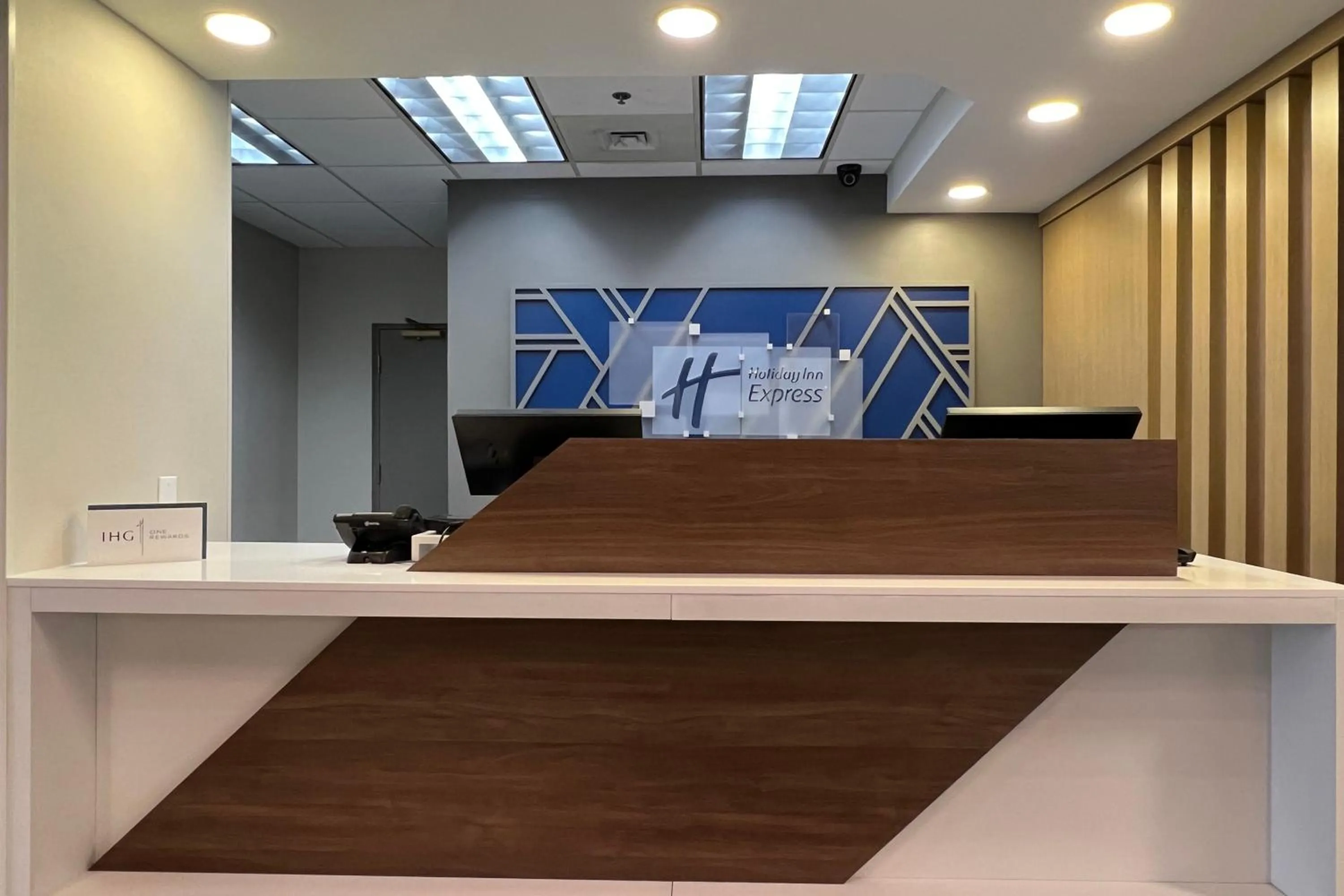 Lobby or reception in Holiday Inn Express Harrisburg I-81 - Hershey By IHG