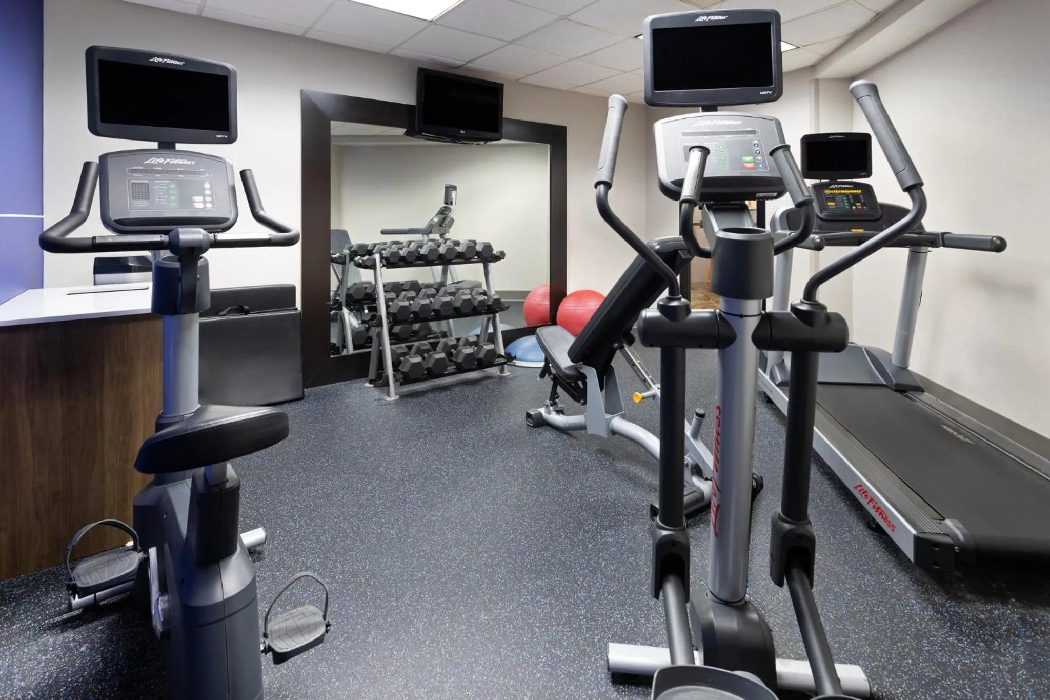 Fitness centre/facilities in Holiday Inn Express Harrisburg I-81 - Hershey By IHG