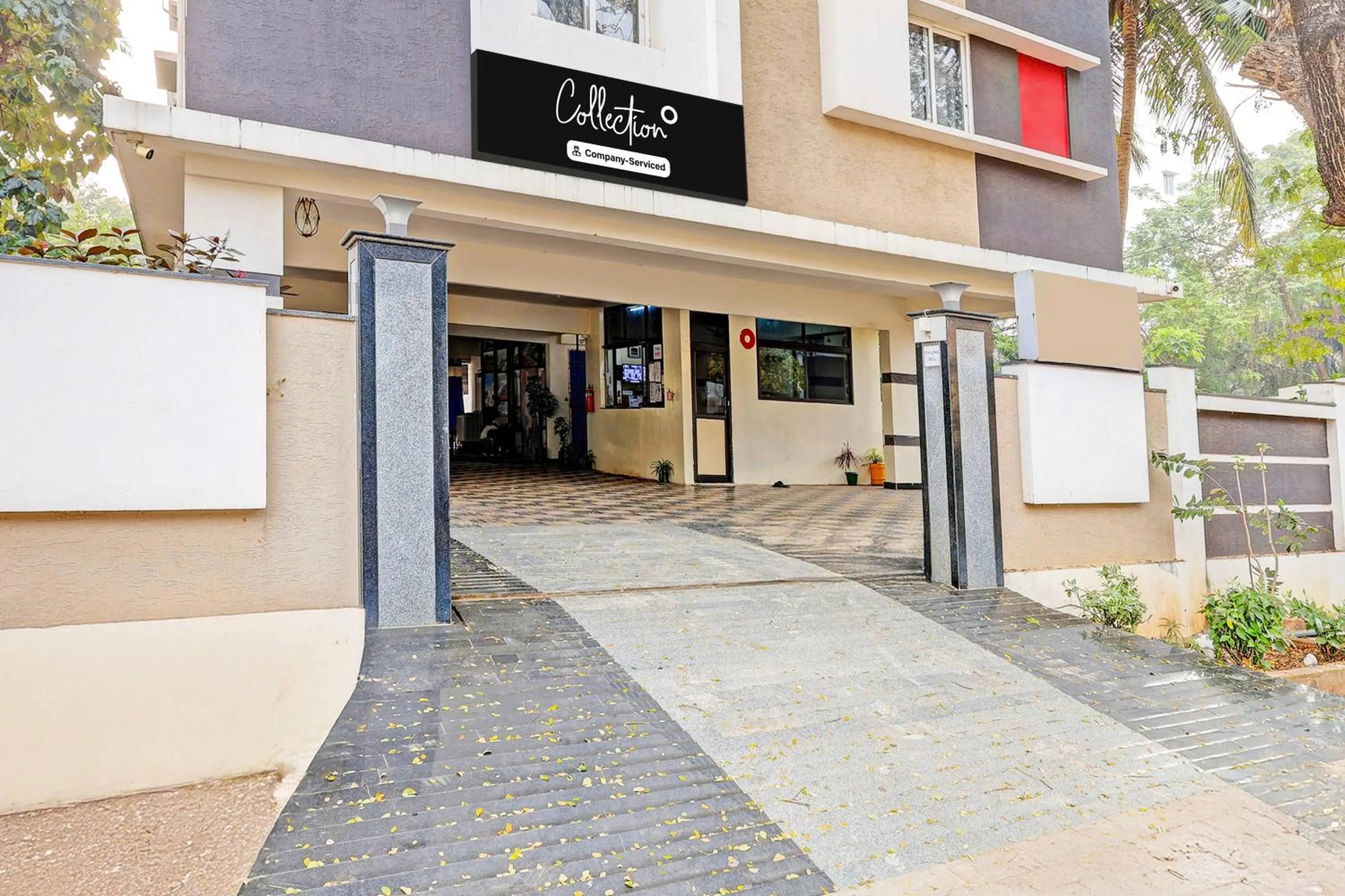 Facade/entrance in Super Collection O Beach Road Near GITAM