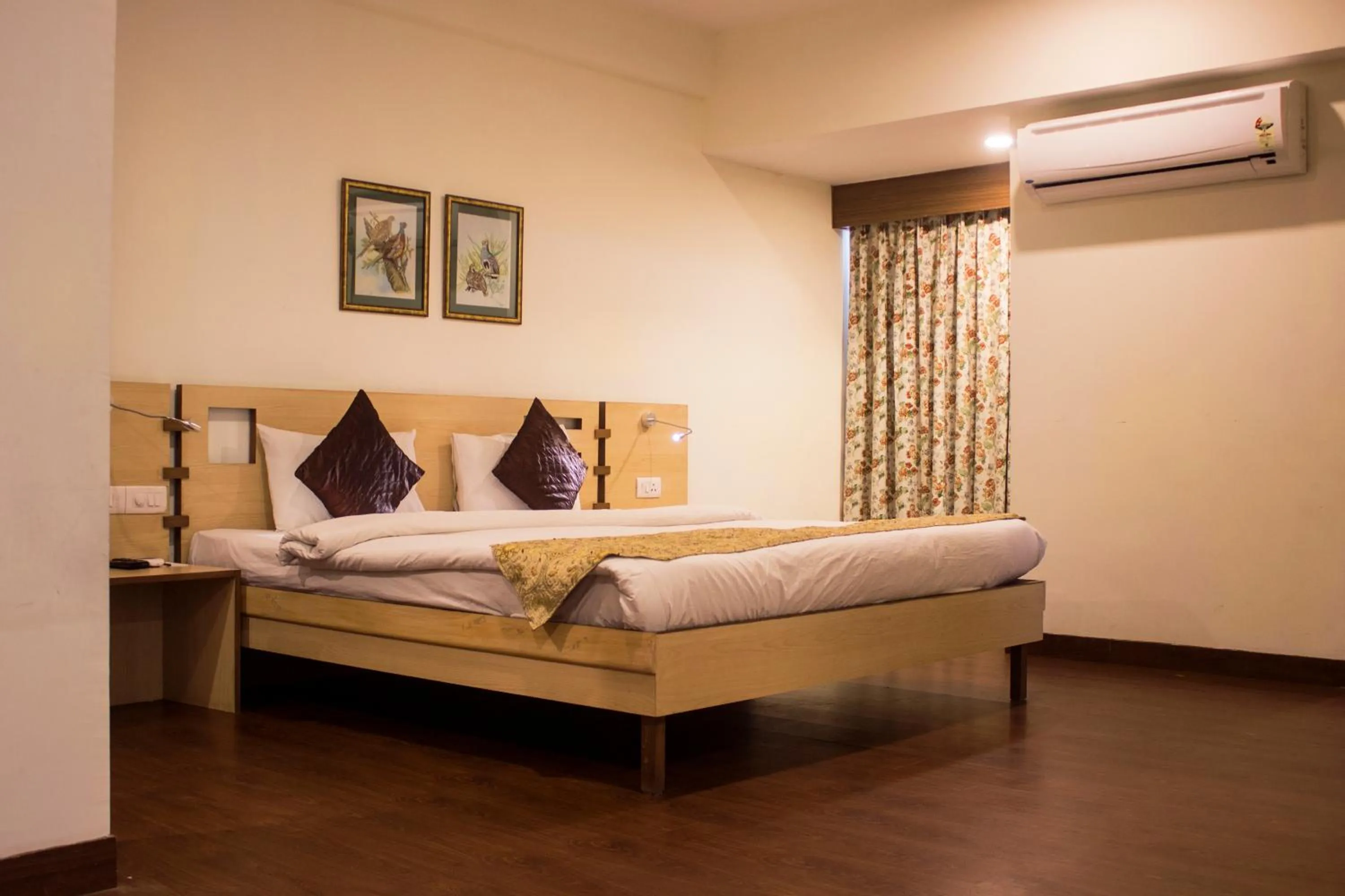 Bed in Savoy Greens Jabli