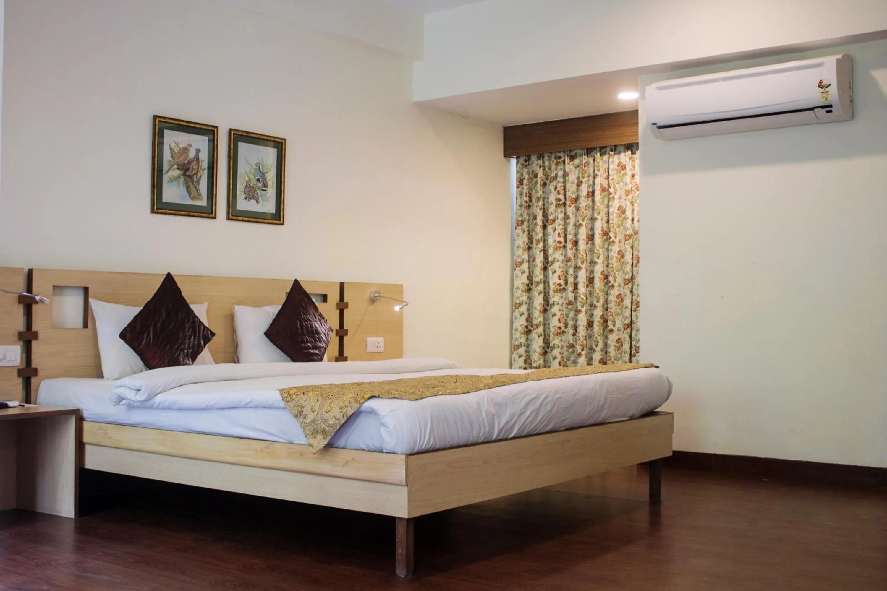 Bed in Savoy Greens Jabli