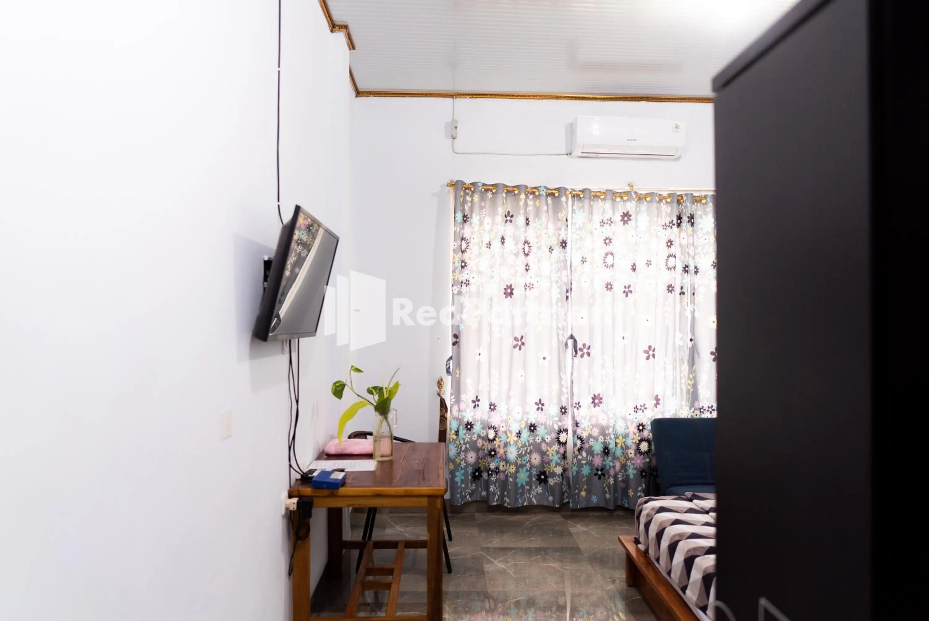 Bedroom, Seating Area in ITR Homestay RedPartner