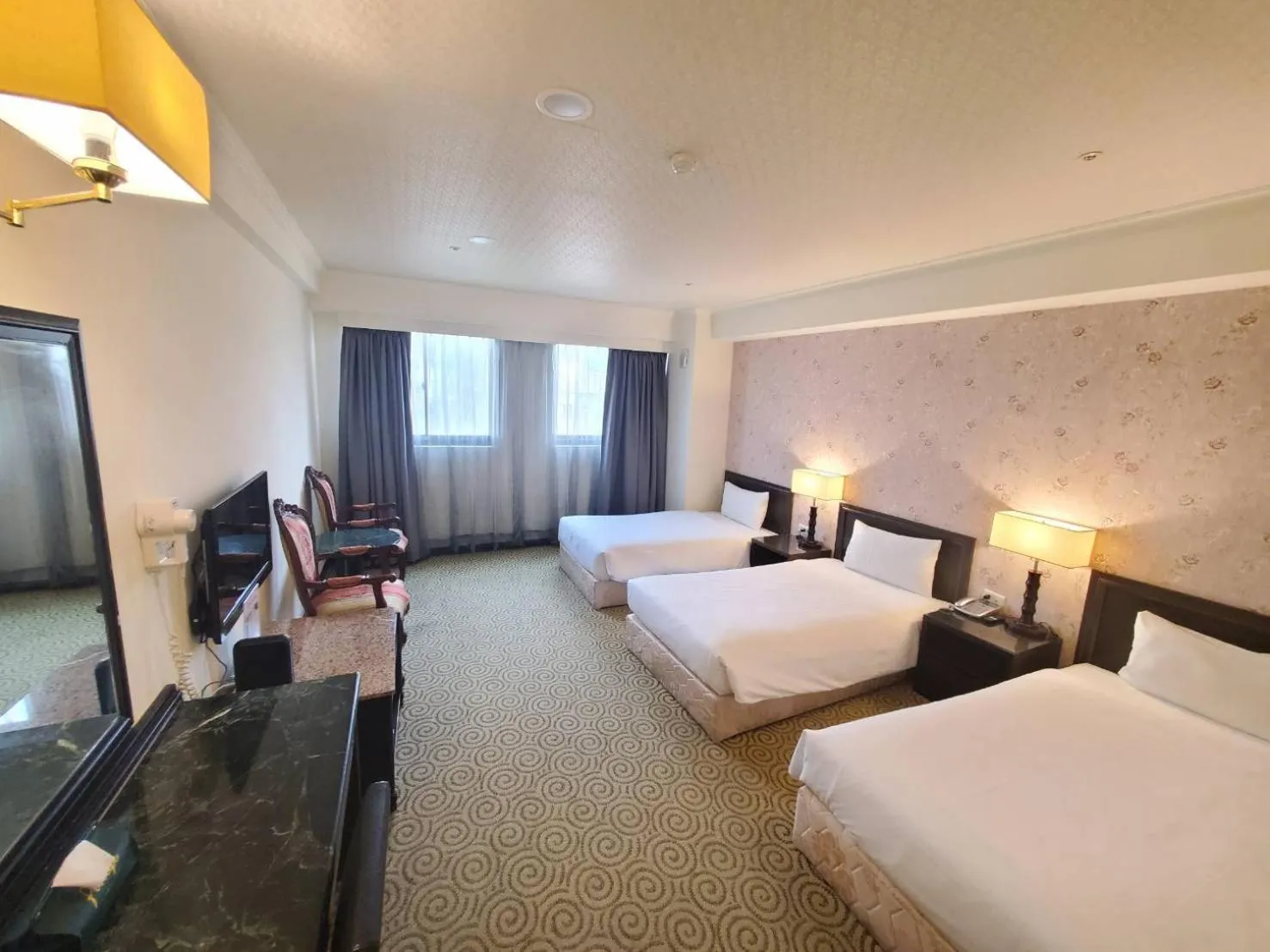 Bedroom, Bed in Well Garden Hotel