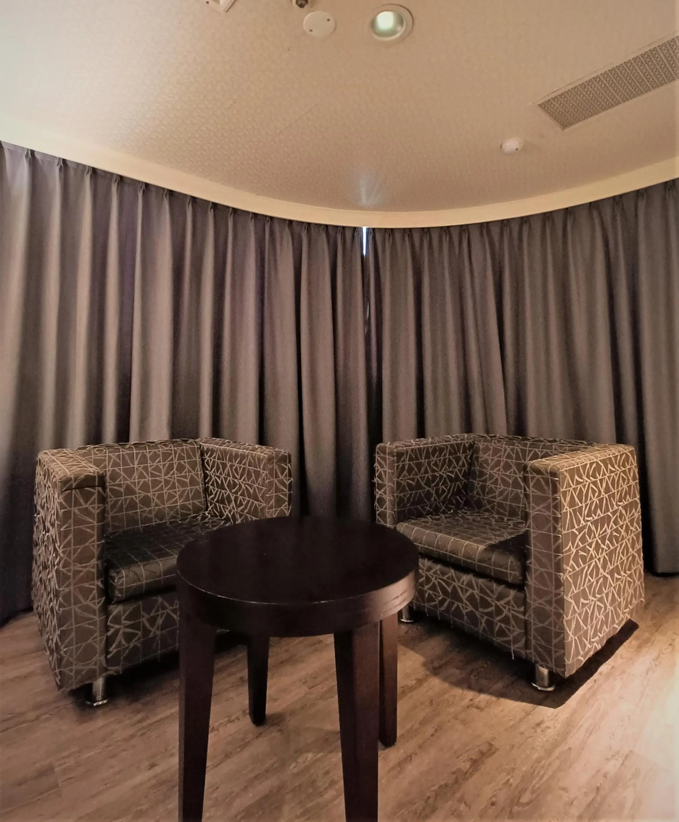 Living room in Well Garden Hotel