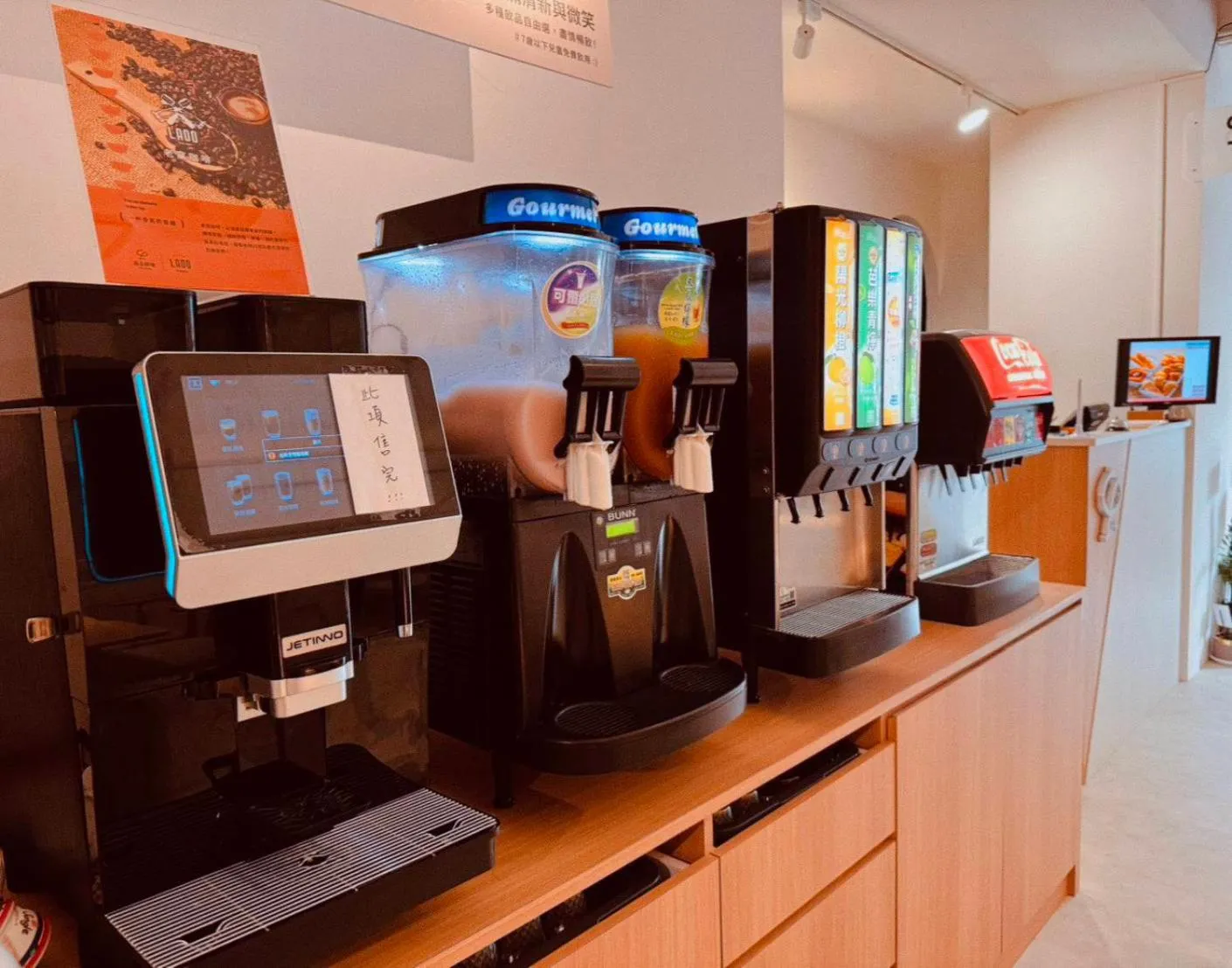 Breakfast in Well Garden Hotel