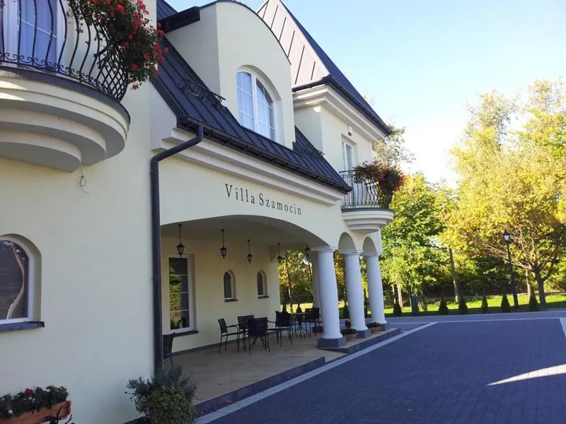 Facade/entrance in Villa Szamocin