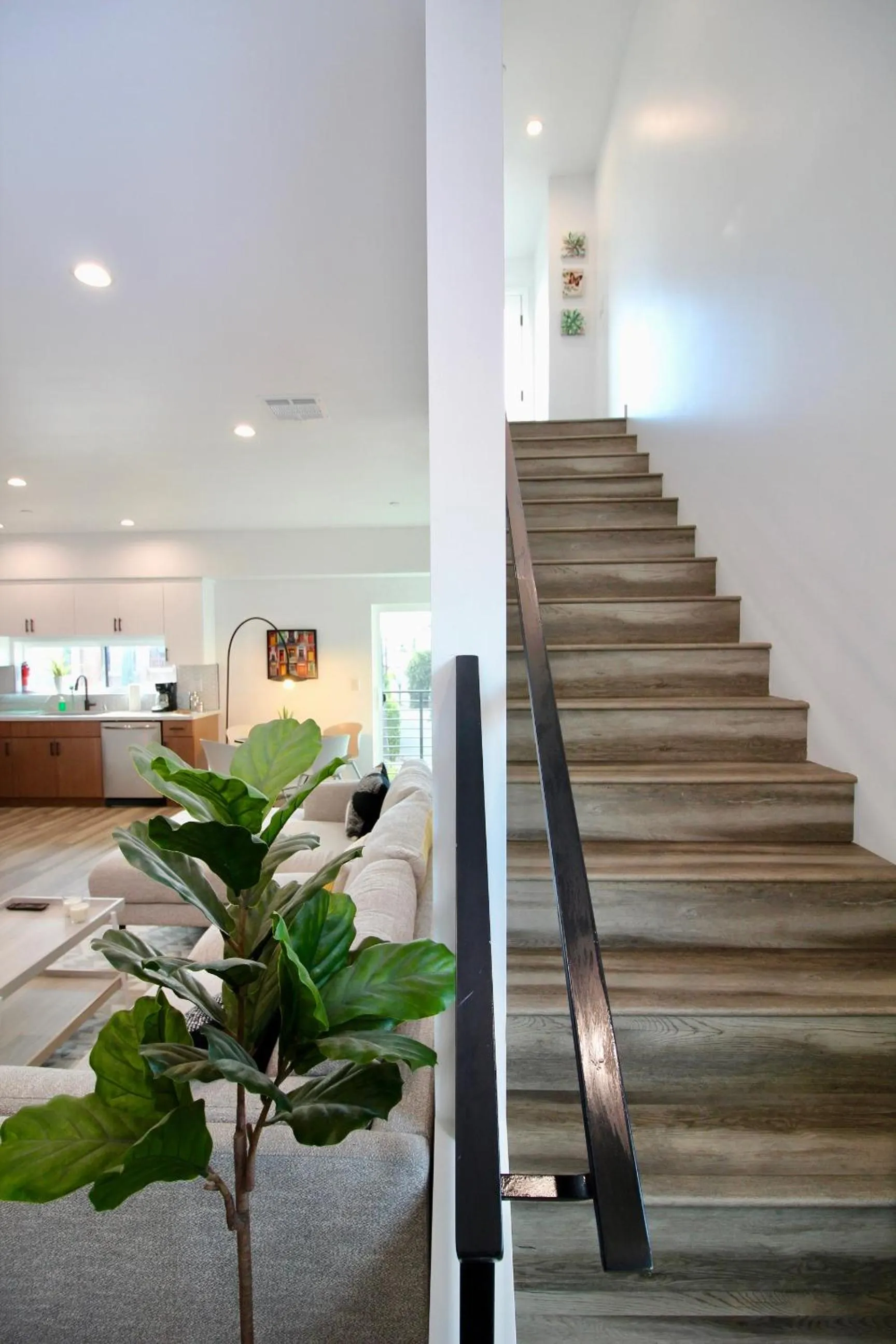 Other in Los Angeles 3BR Villa Suites with Free Parking