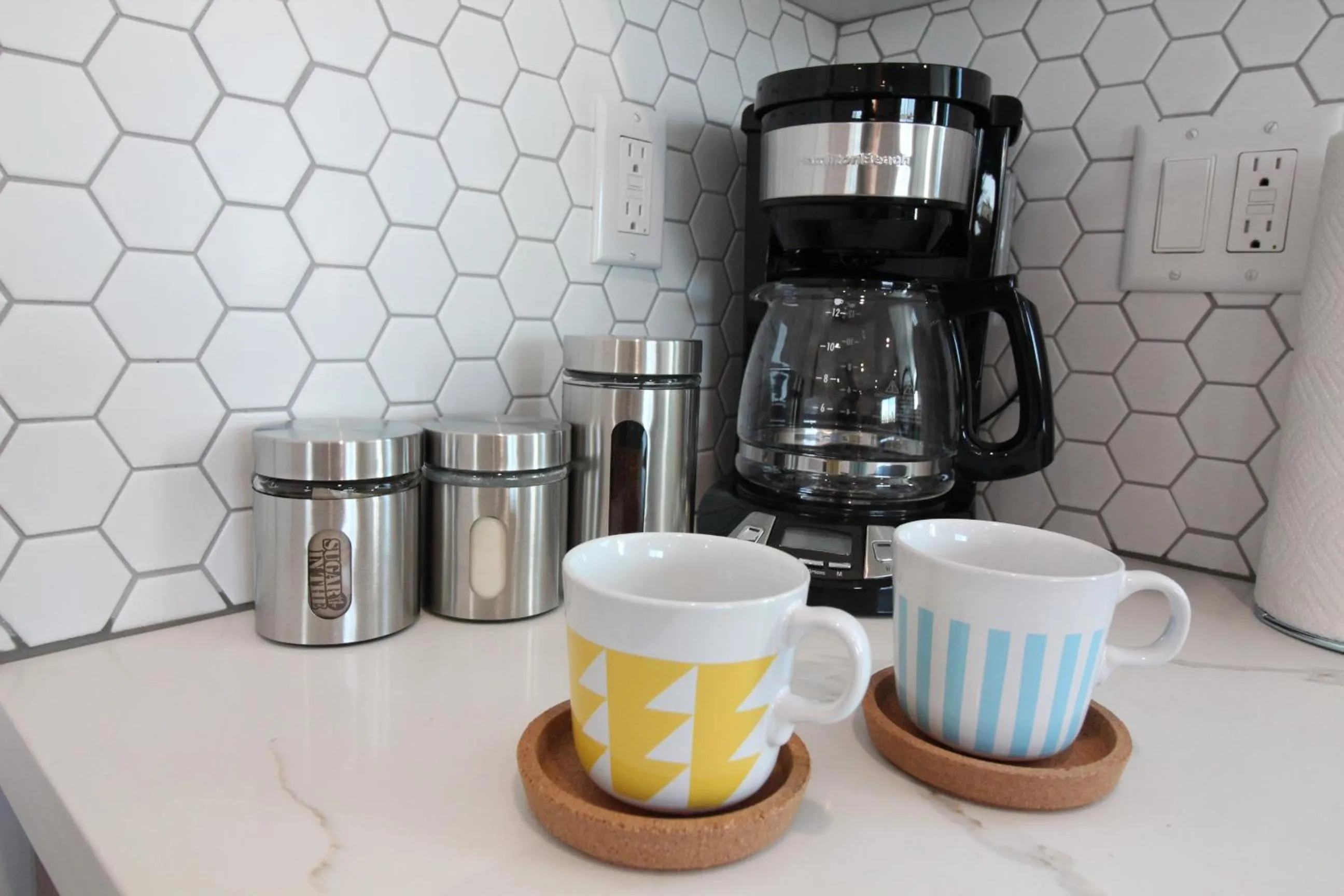 Coffee/tea facilities in Los Angeles 3BR Villa Suites with Free Parking