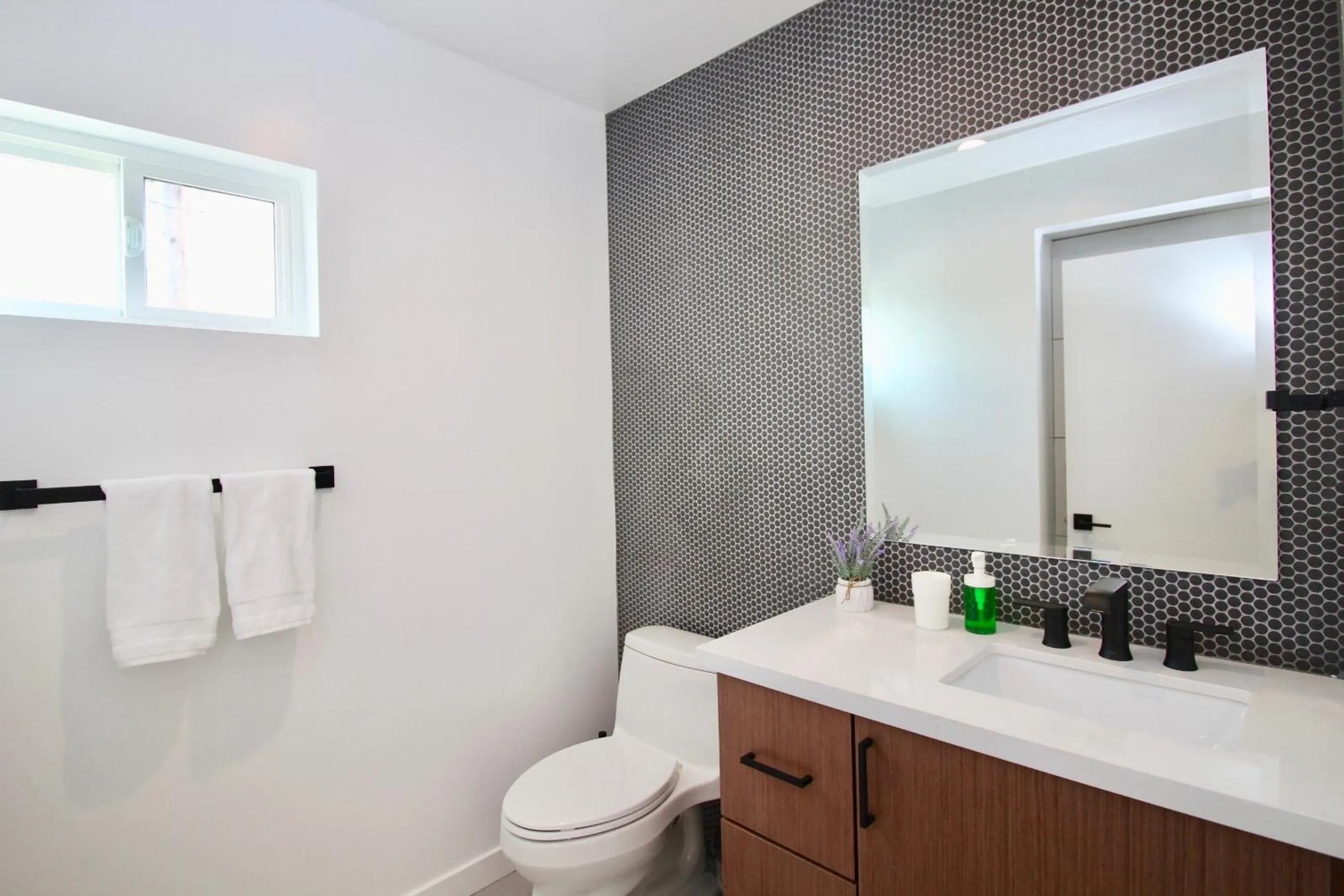 Bathroom in Los Angeles 3BR Villa Suites with Free Parking