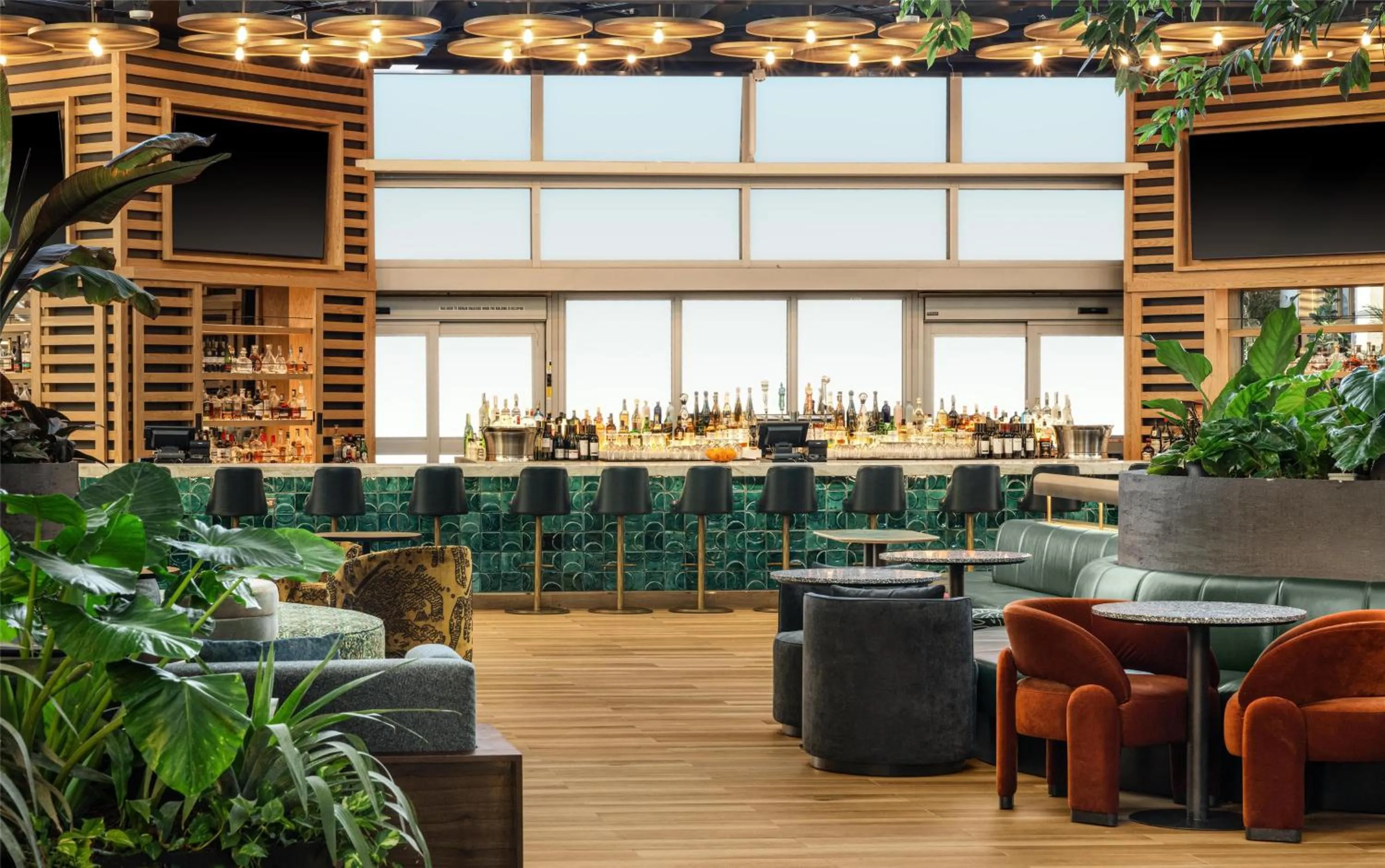 Lounge or bar in The Diplomat Beach Resort Hollywood, Curio Collection by Hilton